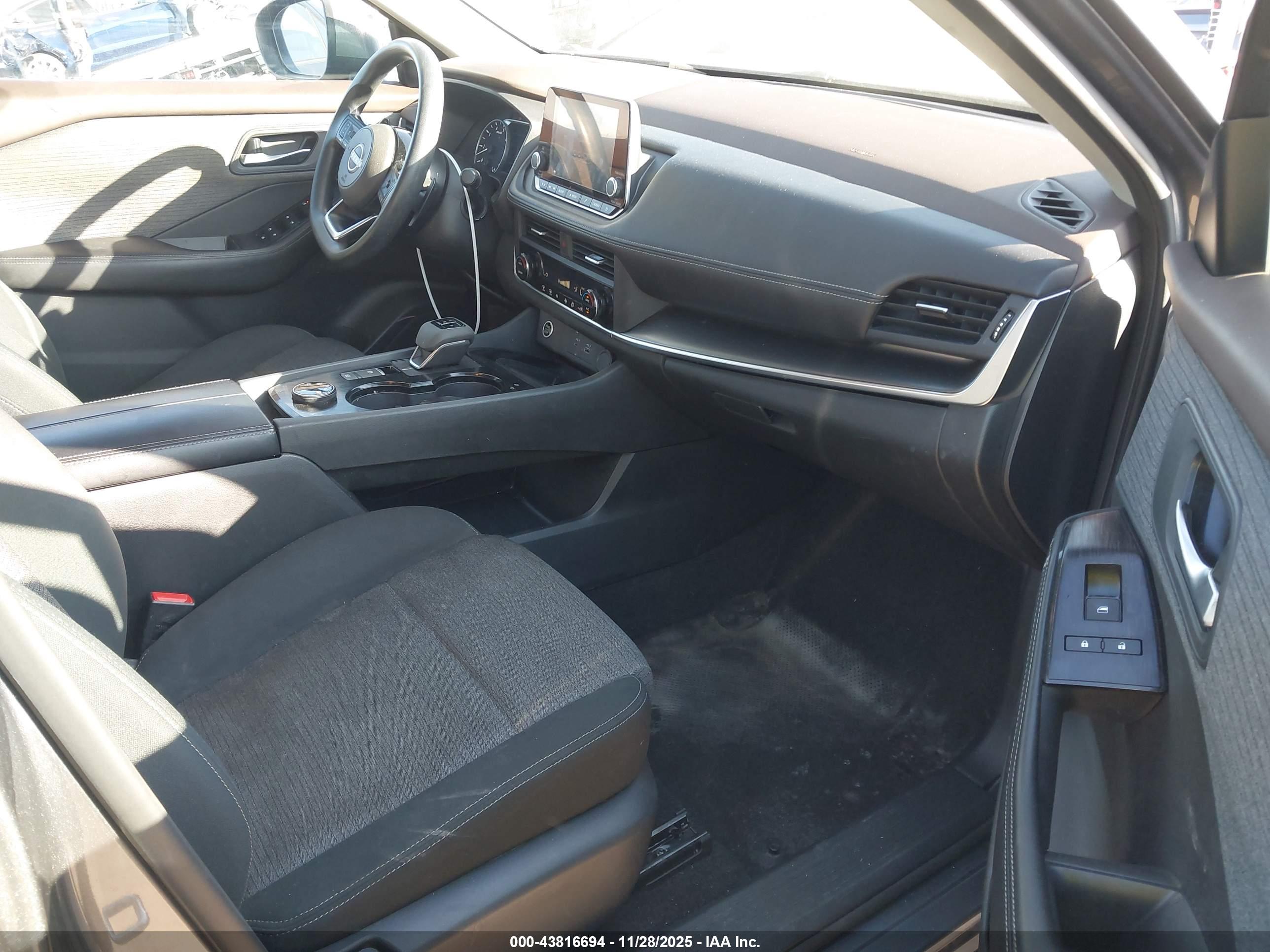 NISSAN ROGUE image 5