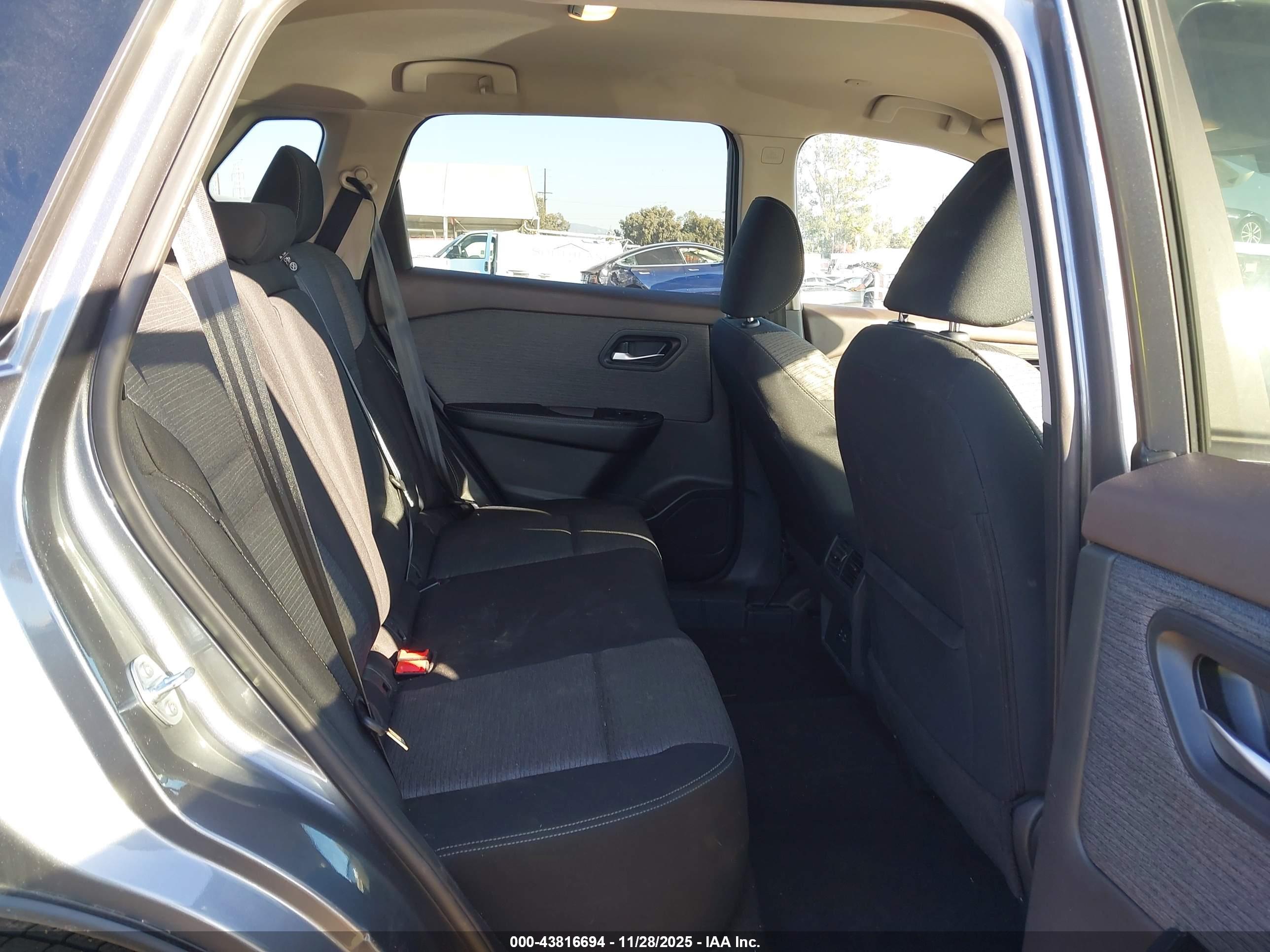 NISSAN ROGUE image 8