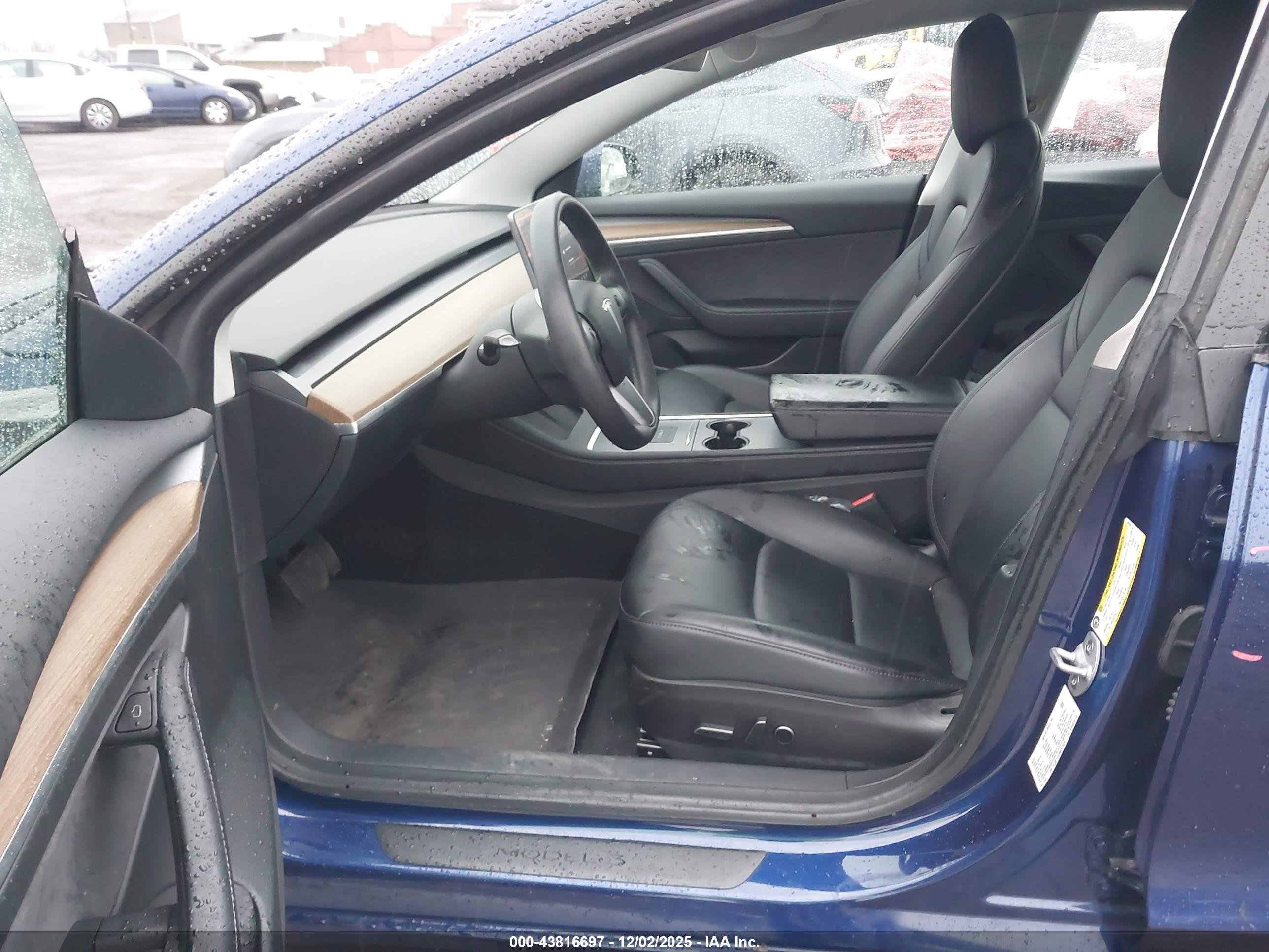 TESLA MODEL image 5