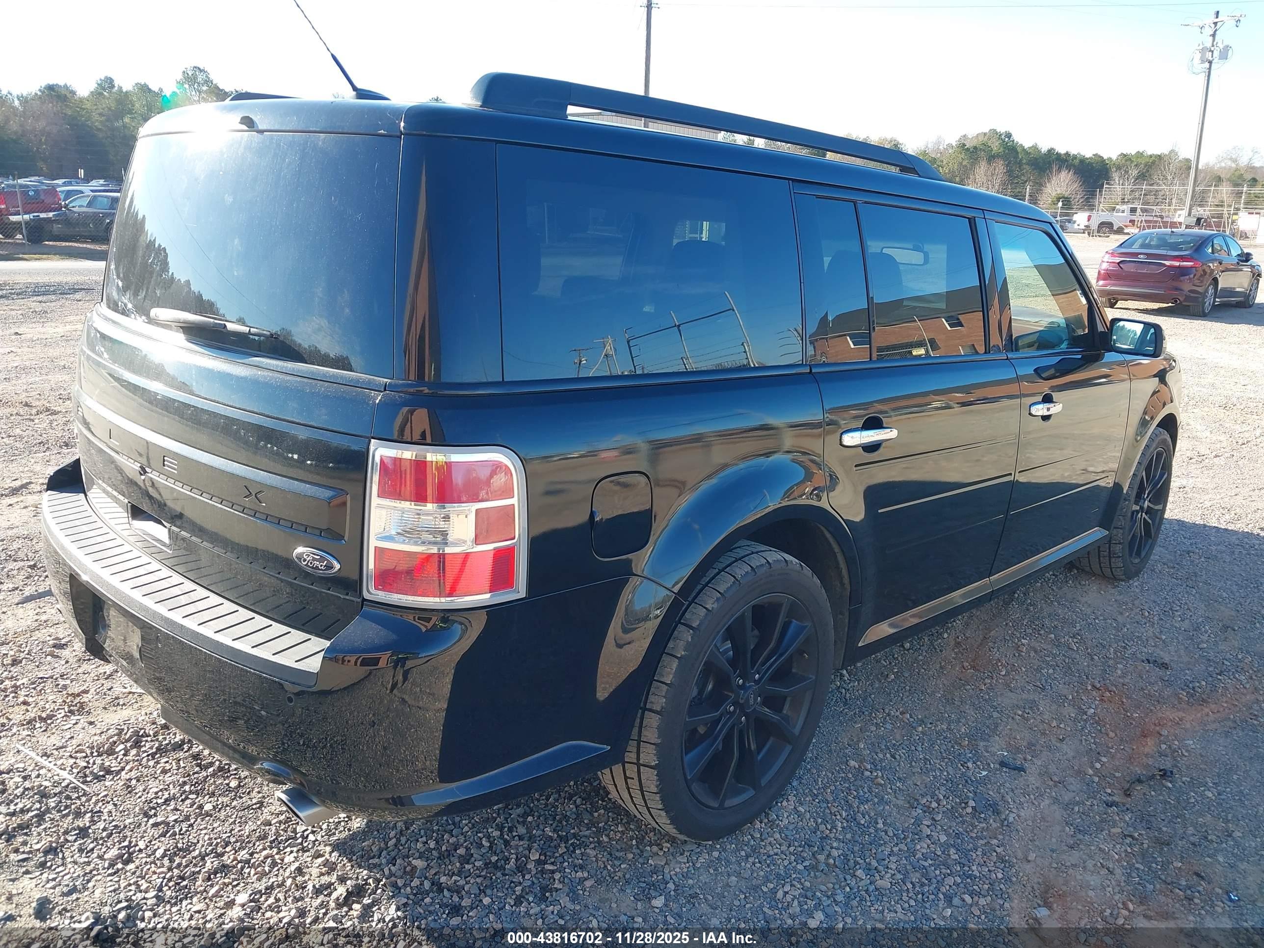 FORD FLEX image 4