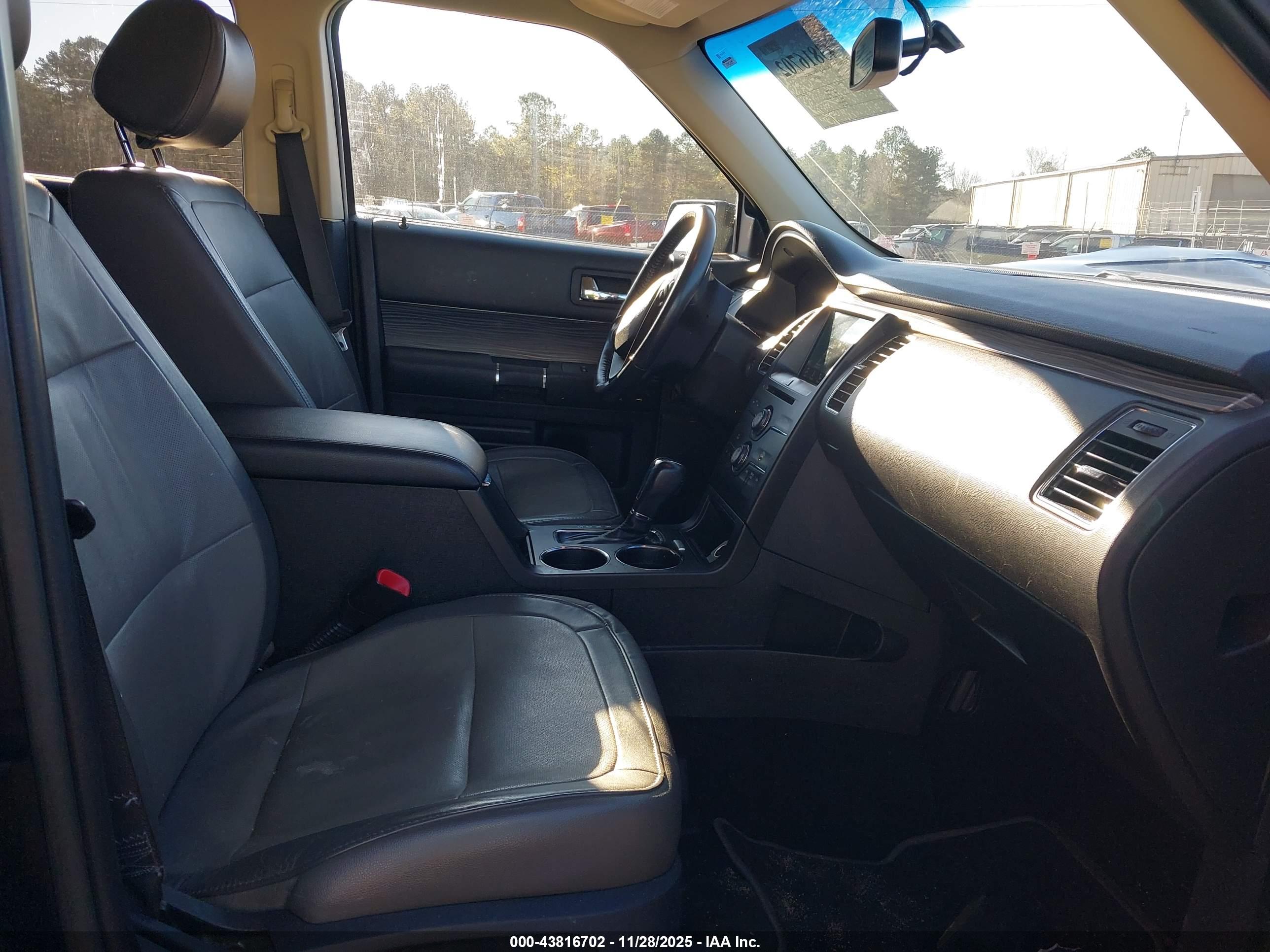FORD FLEX image 5
