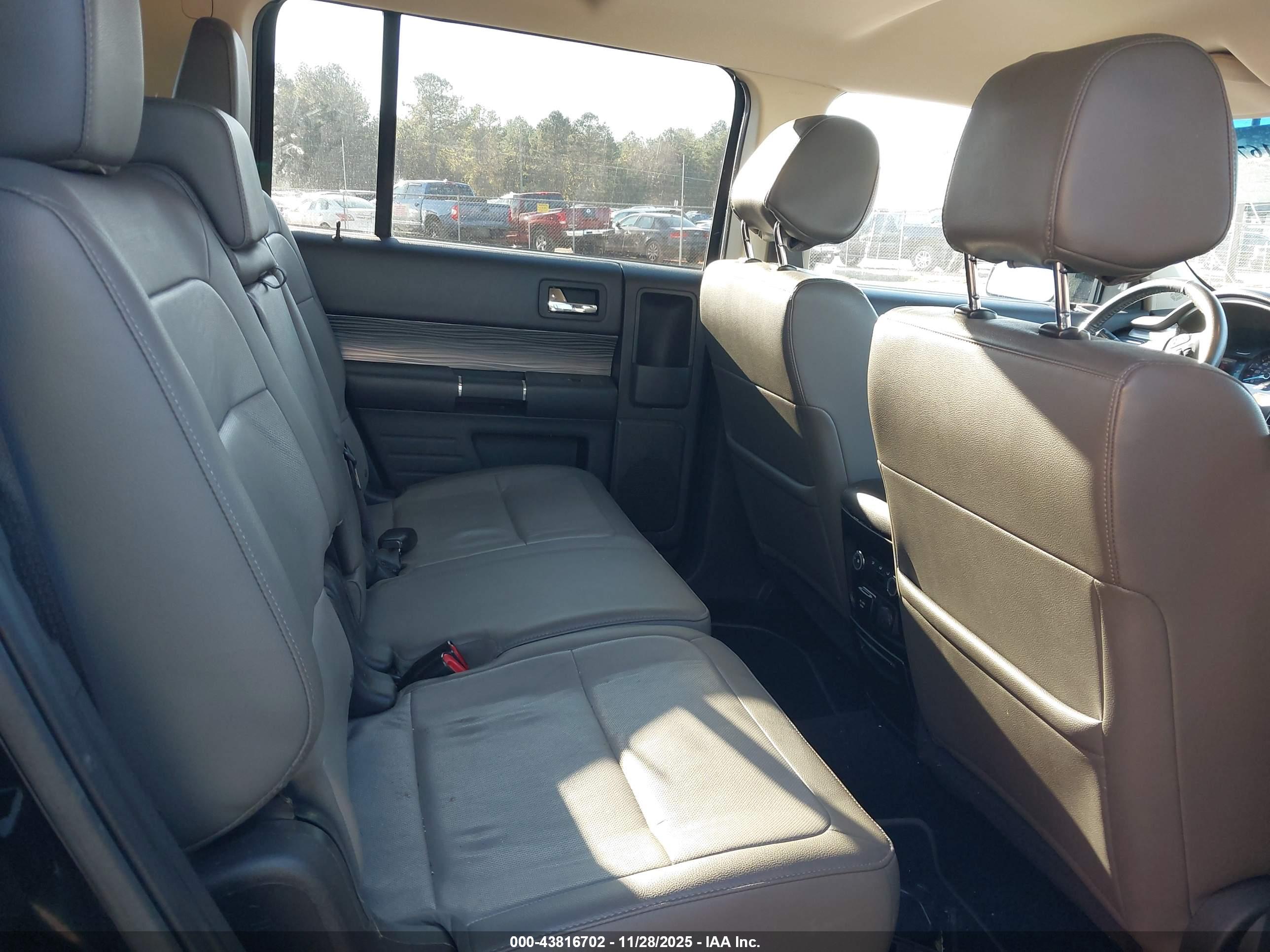 FORD FLEX image 8