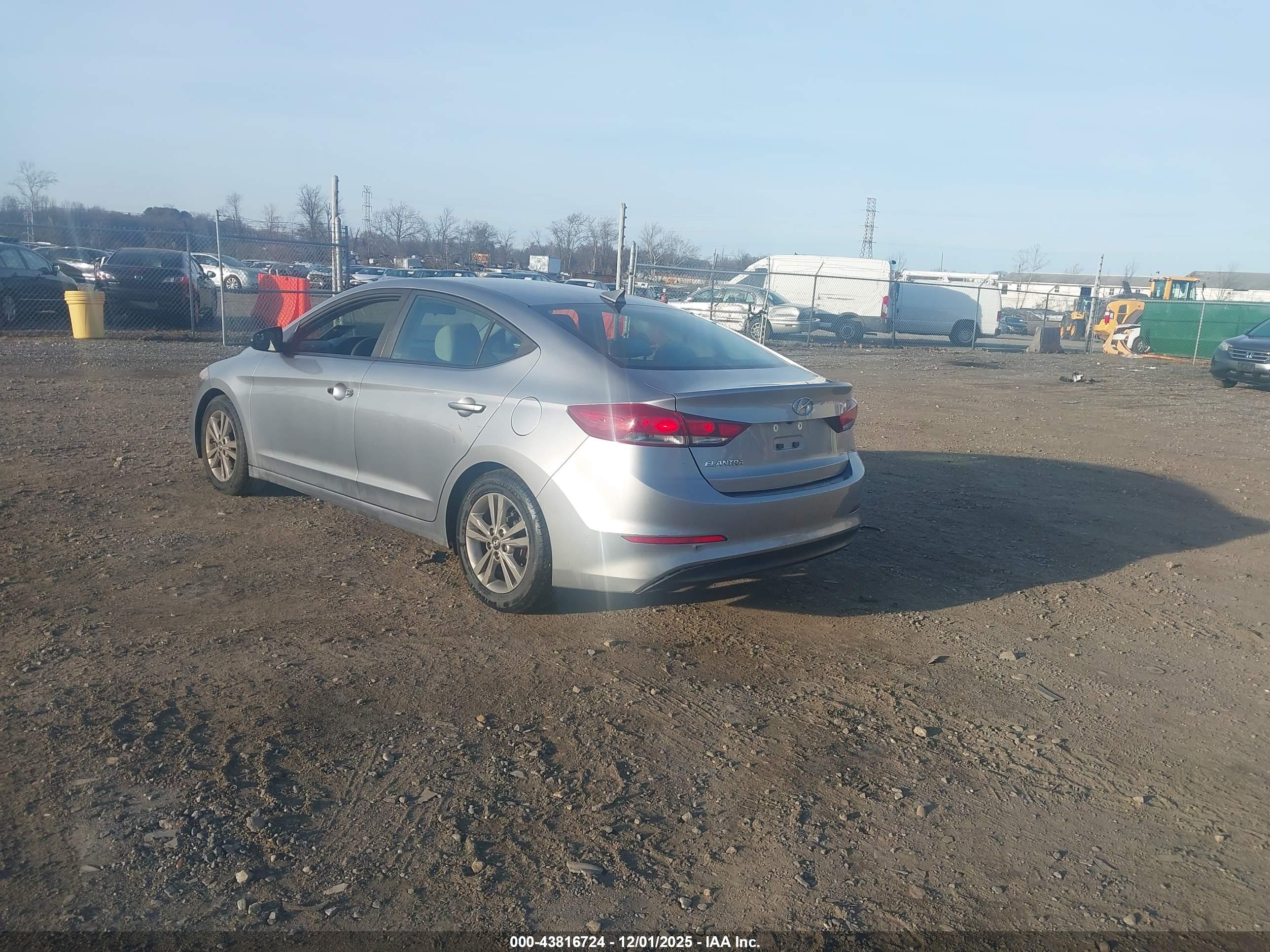 HYUNDAI ELANTRA image 3