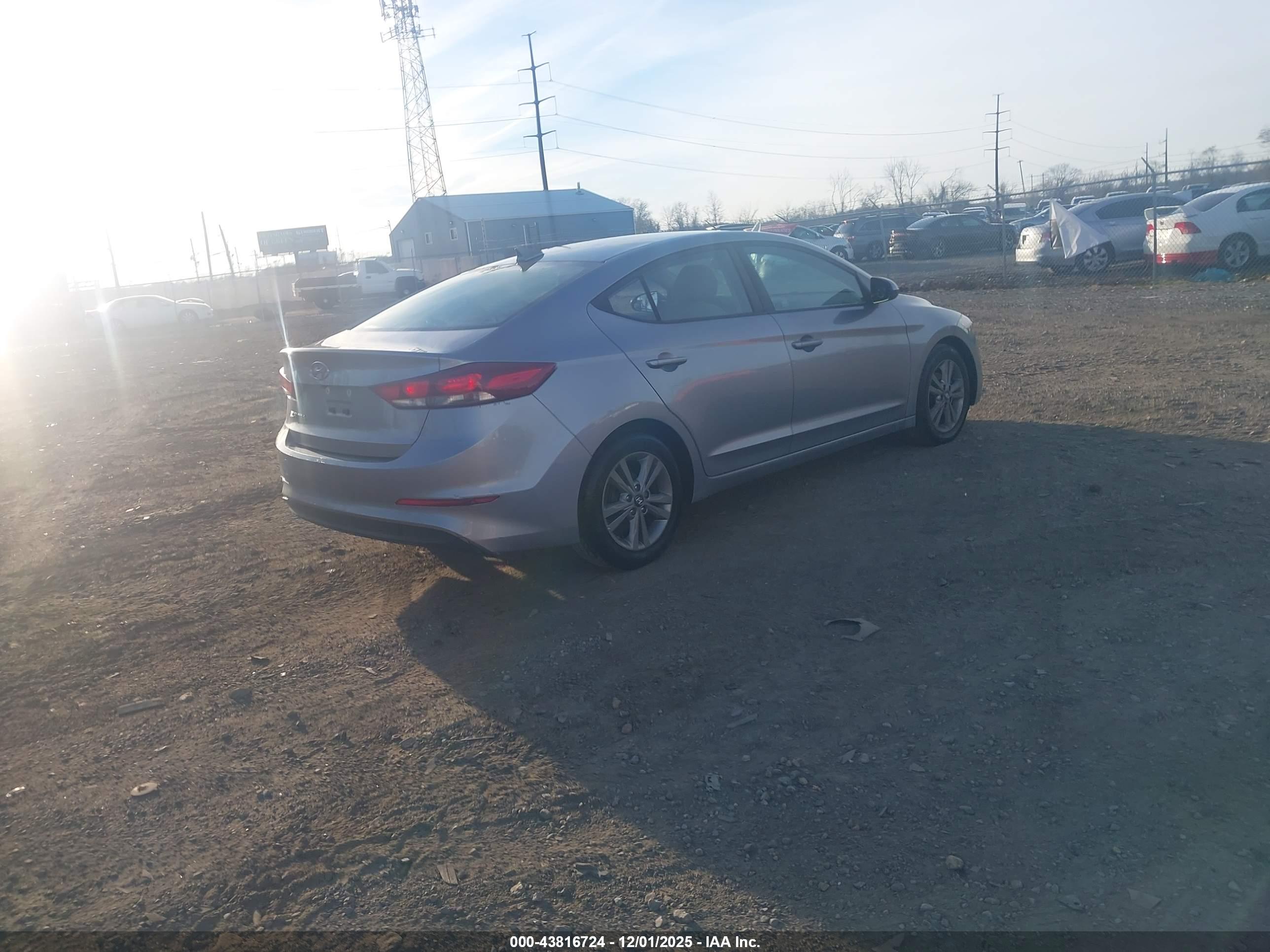 HYUNDAI ELANTRA image 4