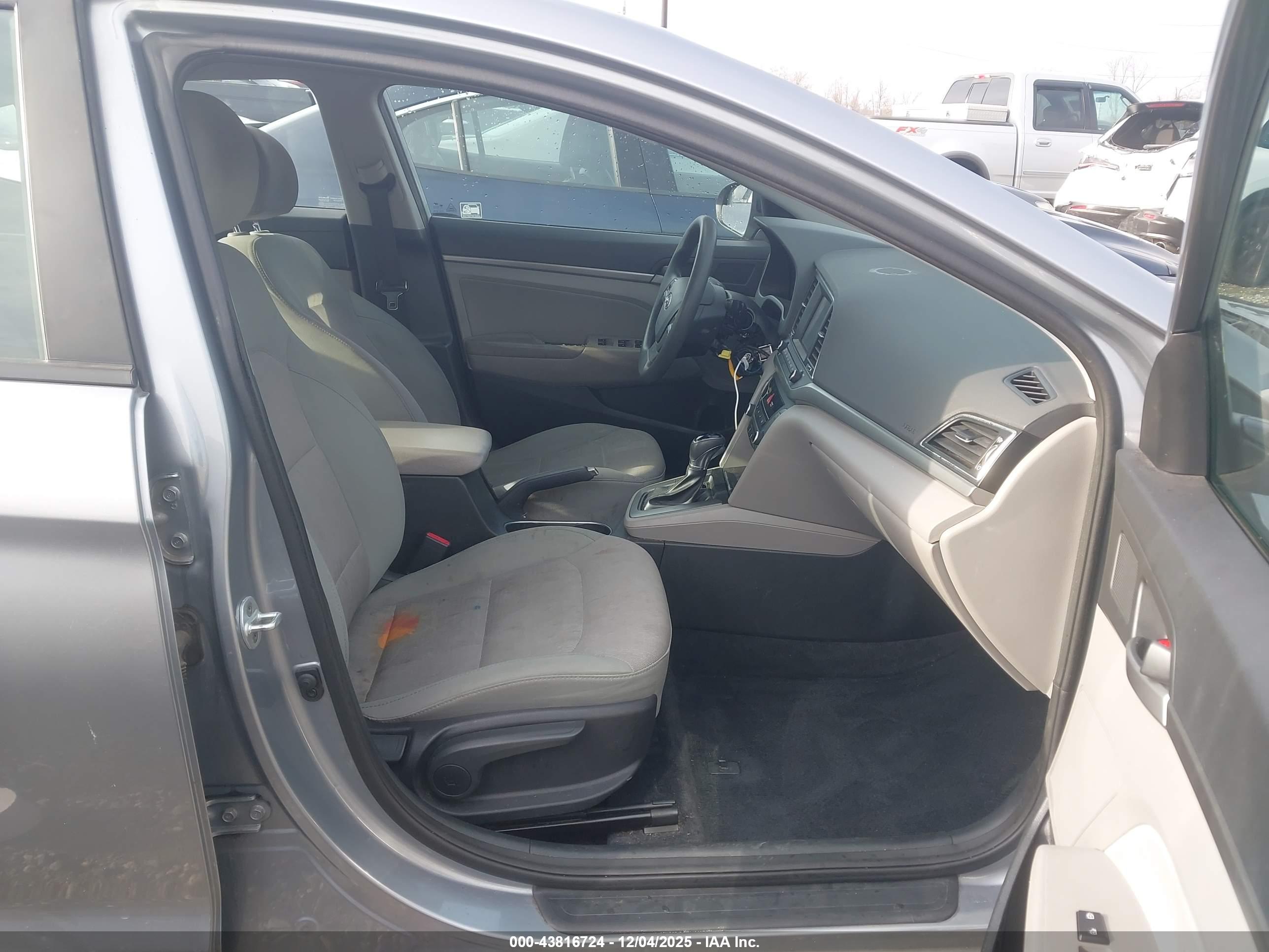 HYUNDAI ELANTRA image 5