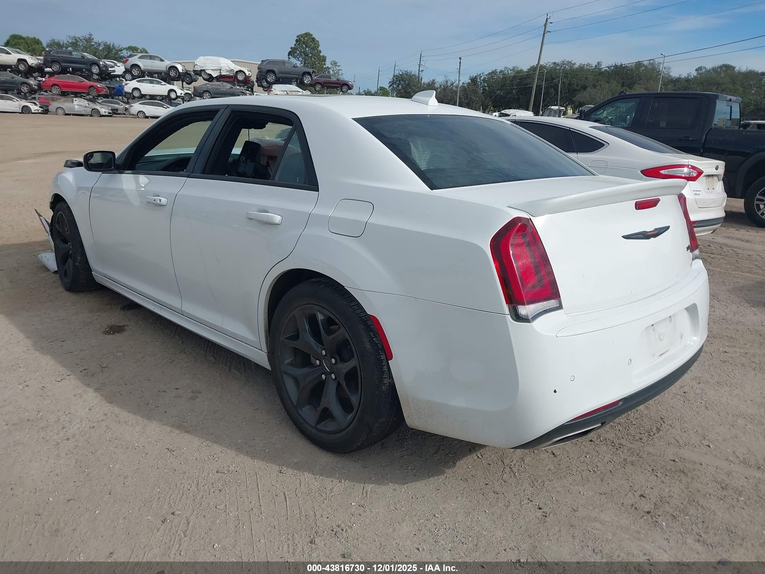 CHRYSLER 300 image 3