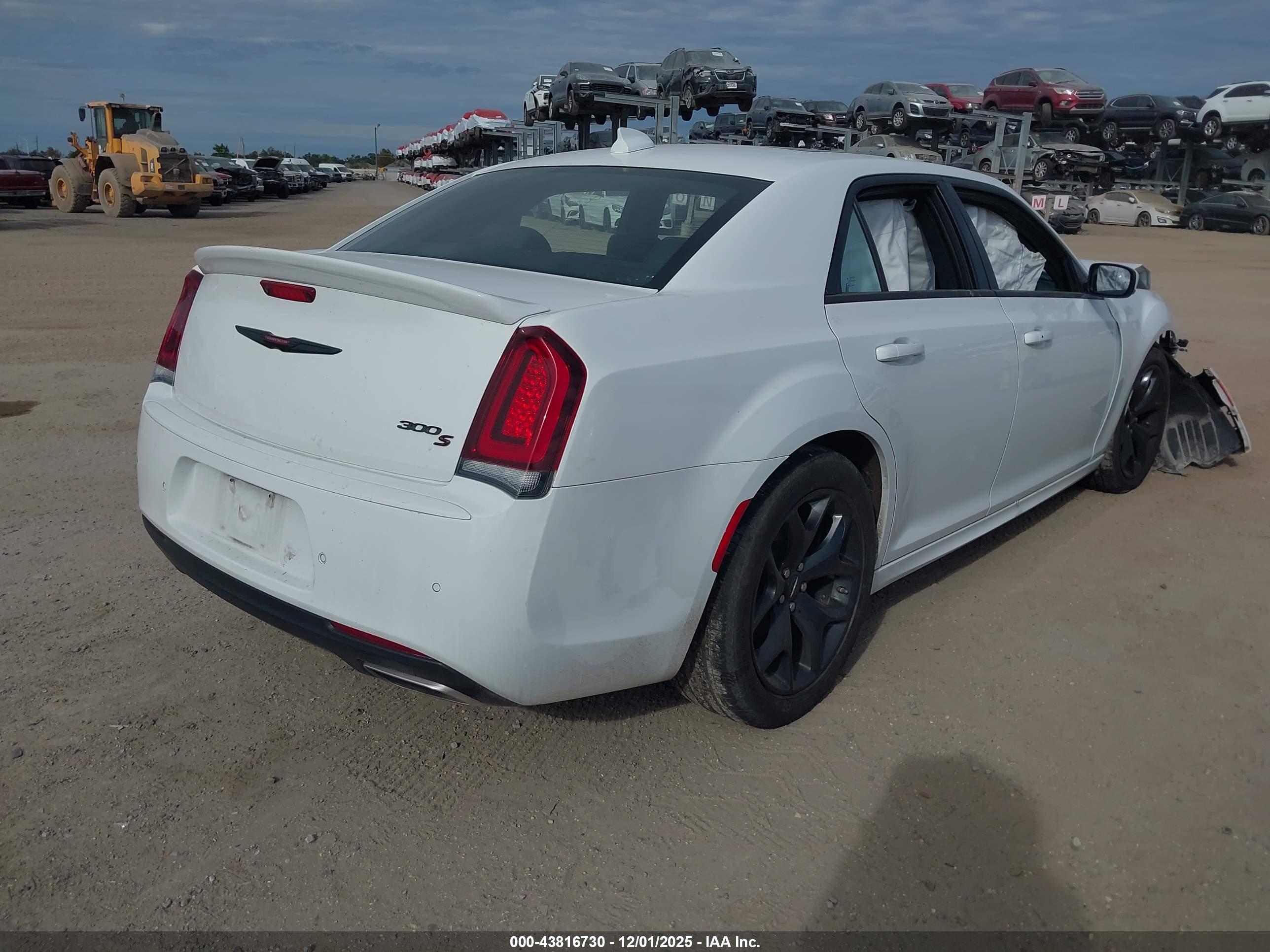 CHRYSLER 300 image 4