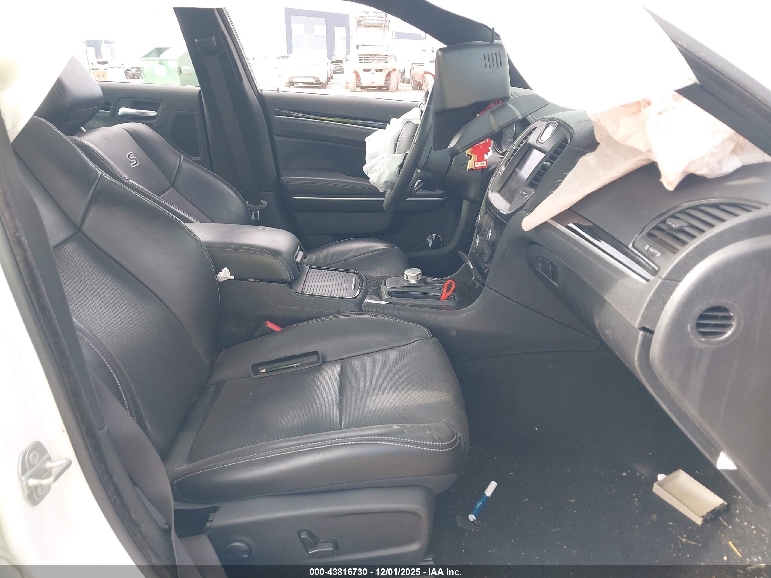 CHRYSLER 300 image 5