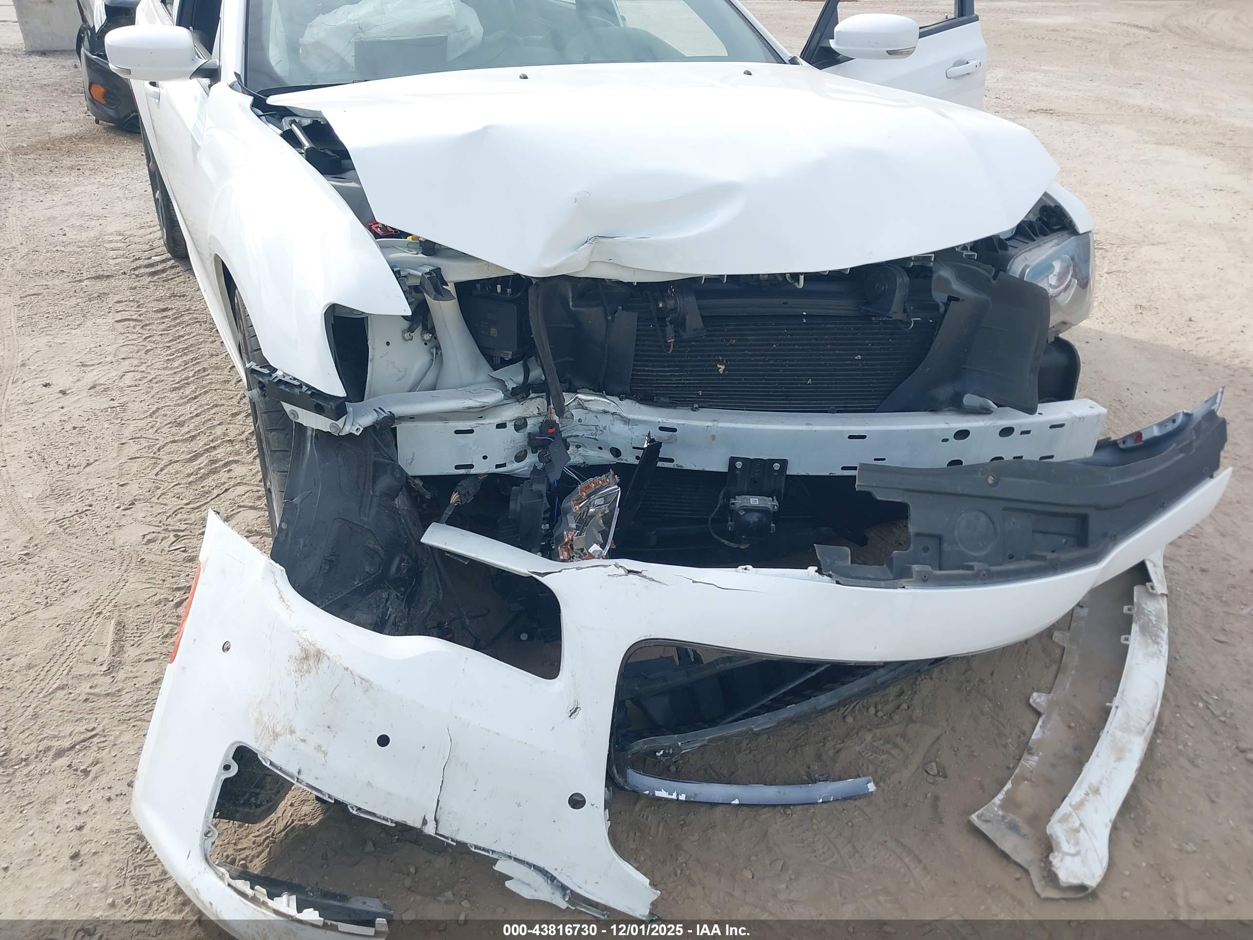 CHRYSLER 300 image 6