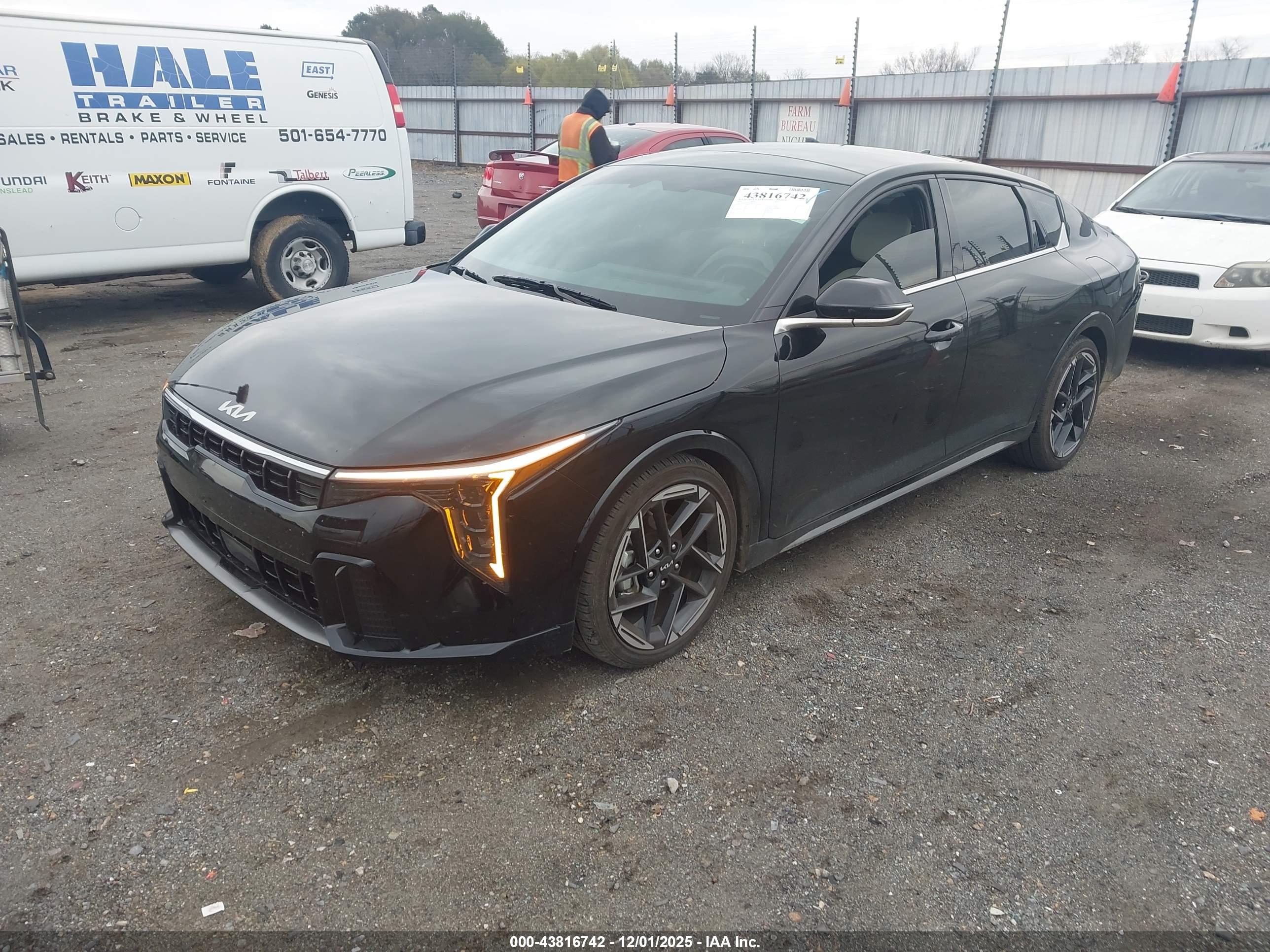 KIA K4 image 2