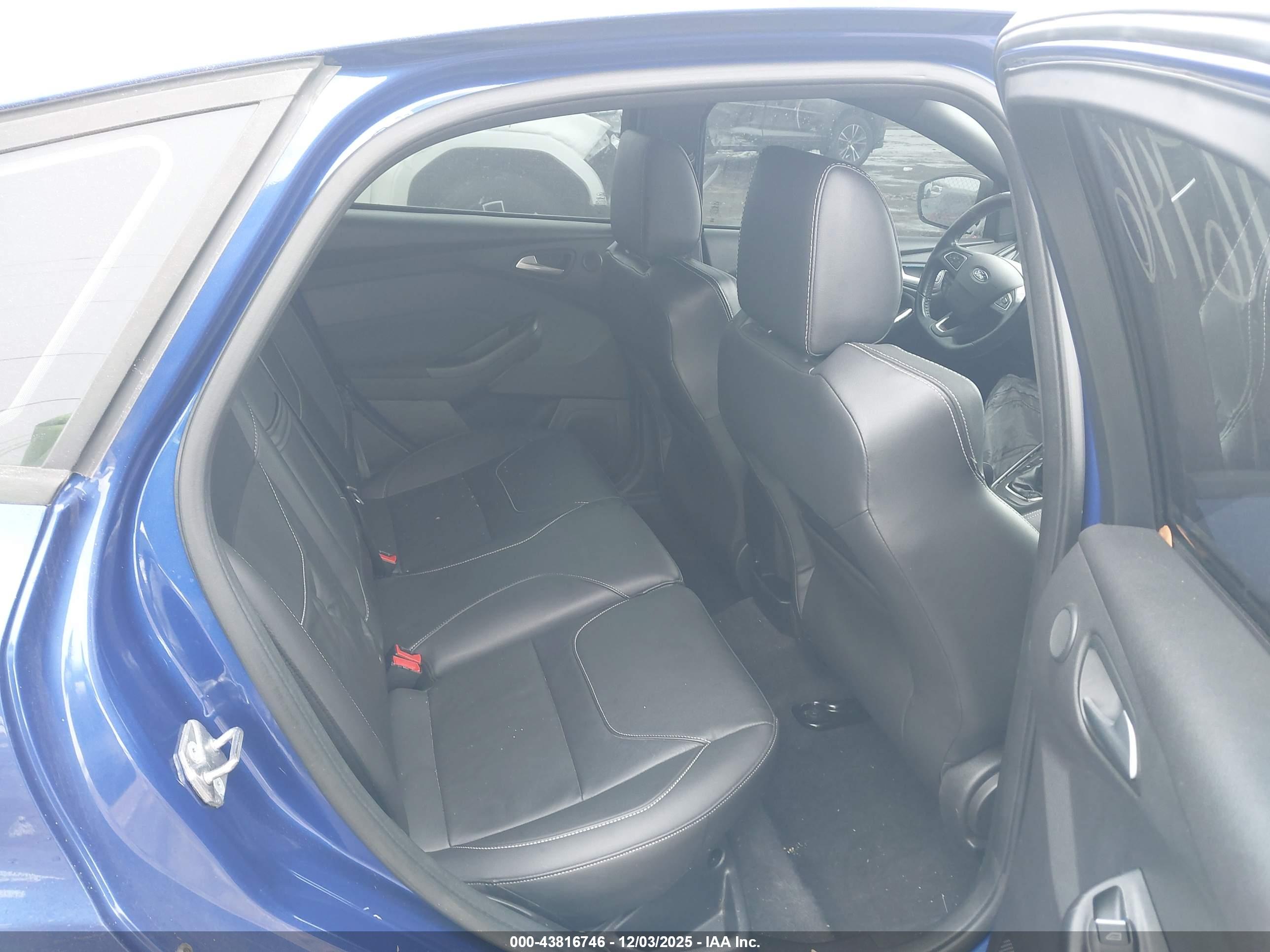 FORD FOCUS image 8