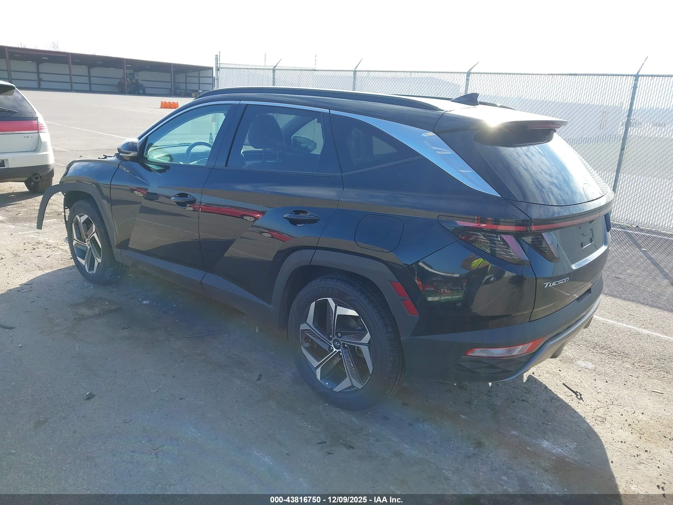 HYUNDAI TUCSON image 3