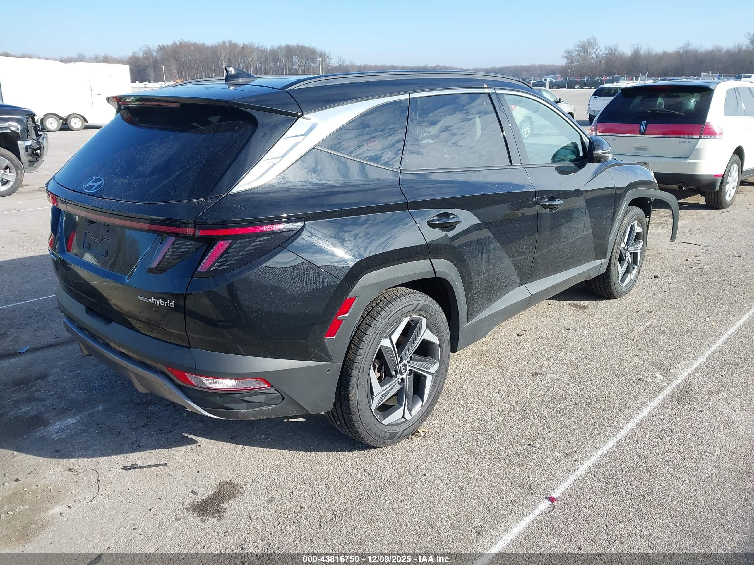 HYUNDAI TUCSON image 4