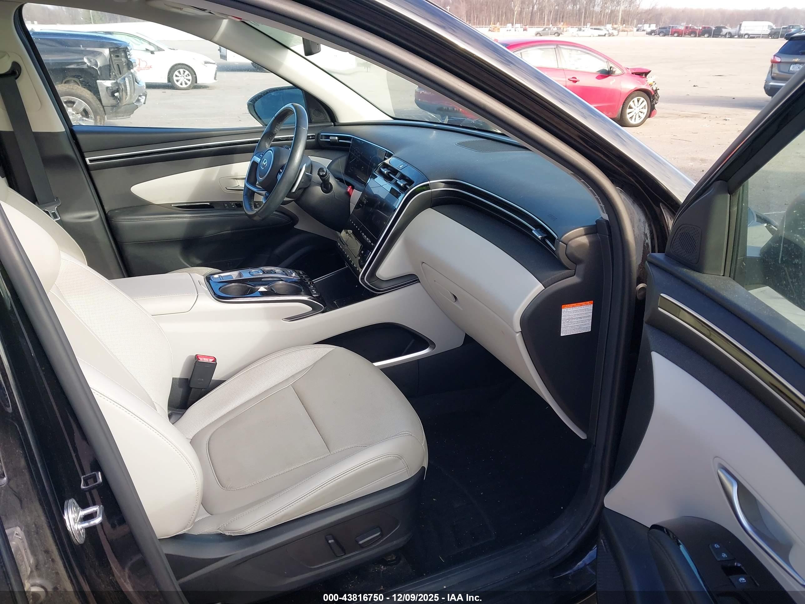 HYUNDAI TUCSON image 5