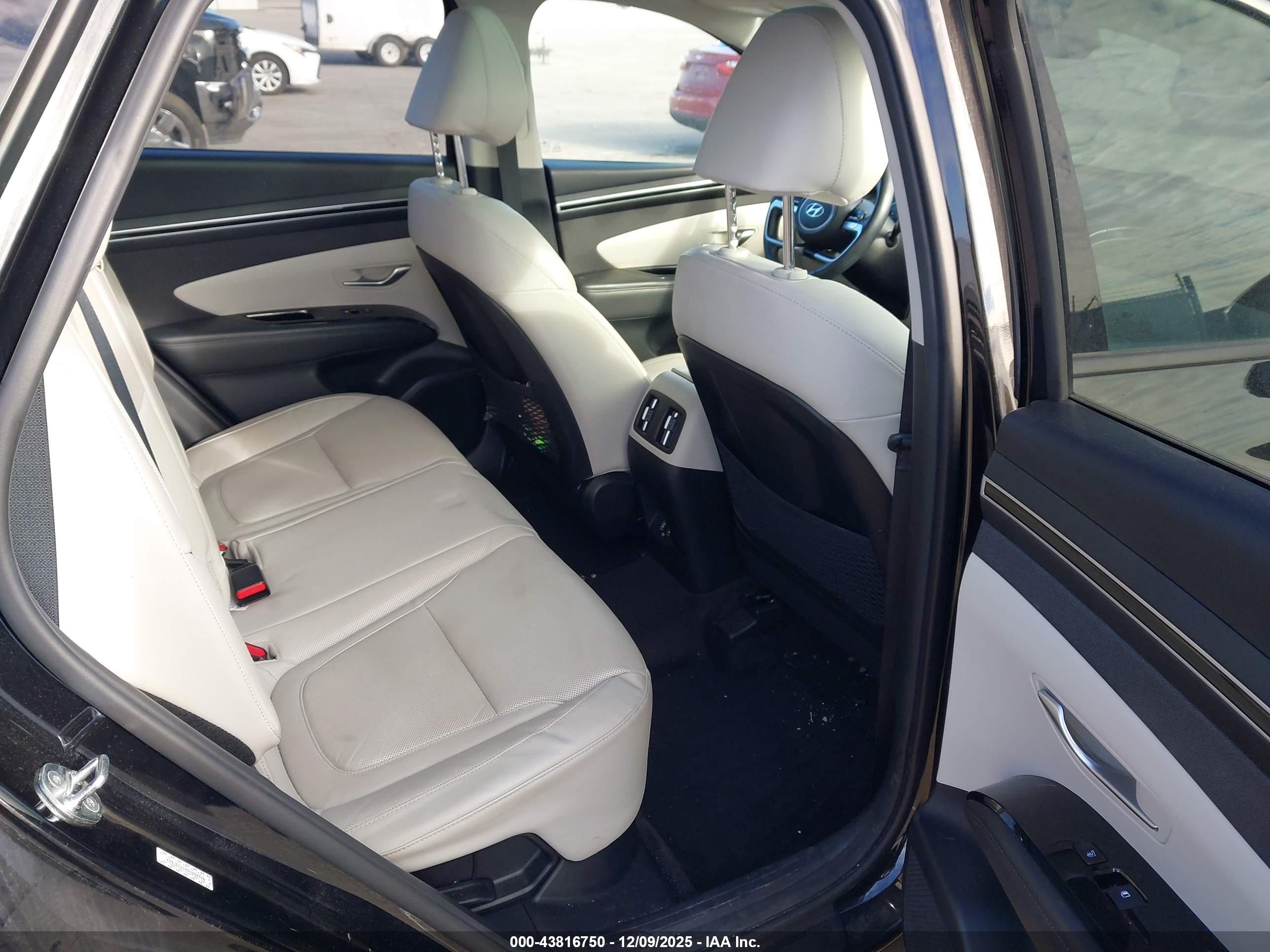 HYUNDAI TUCSON image 8