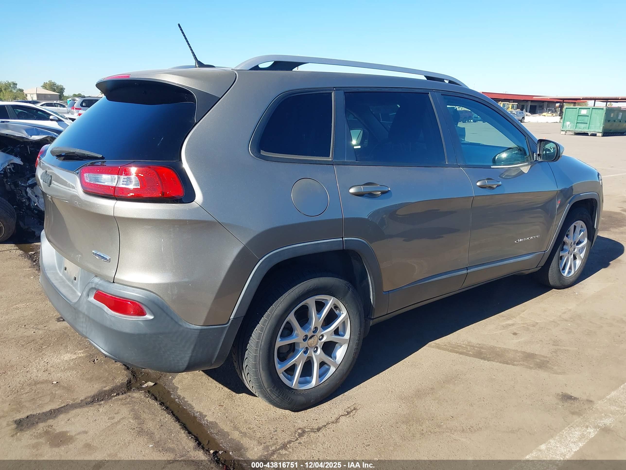JEEP CHEROKEE image 4