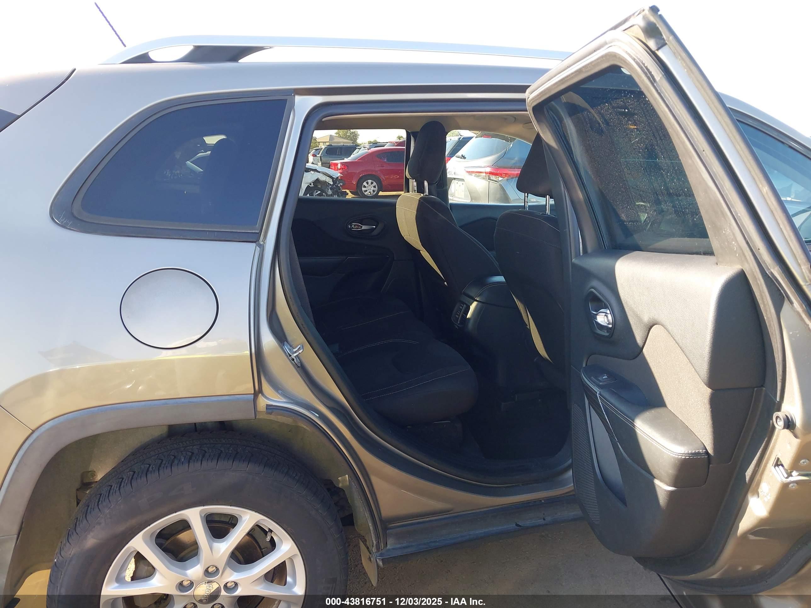 JEEP CHEROKEE image 8