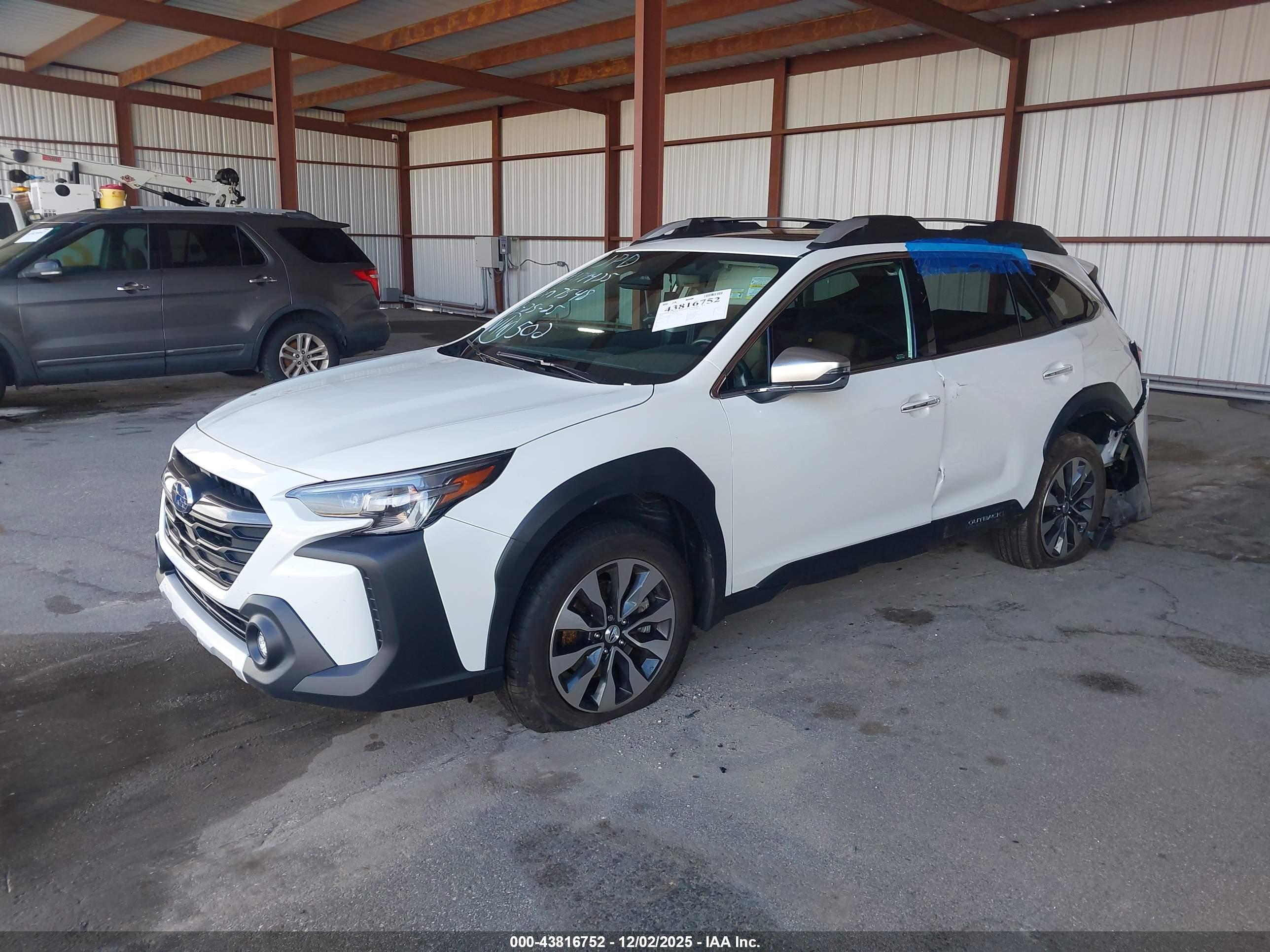 SUBARU OUTBACK image 2