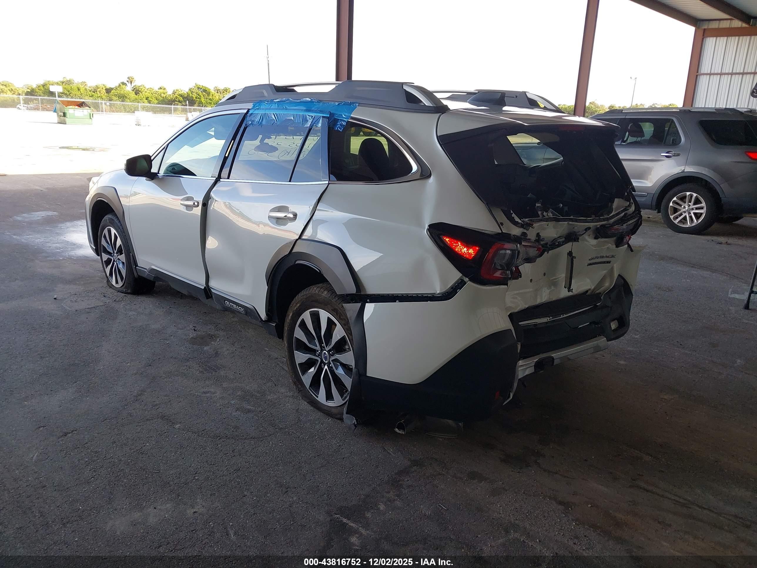 SUBARU OUTBACK image 3