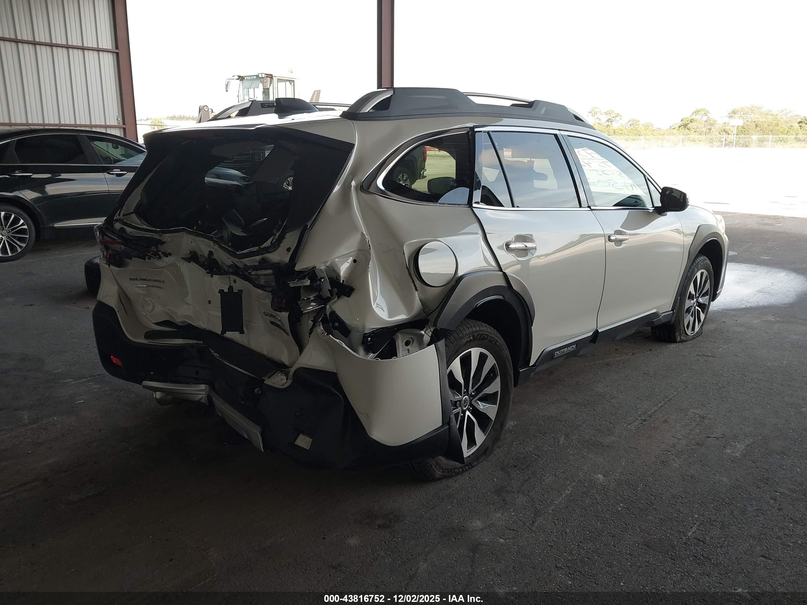 SUBARU OUTBACK image 4
