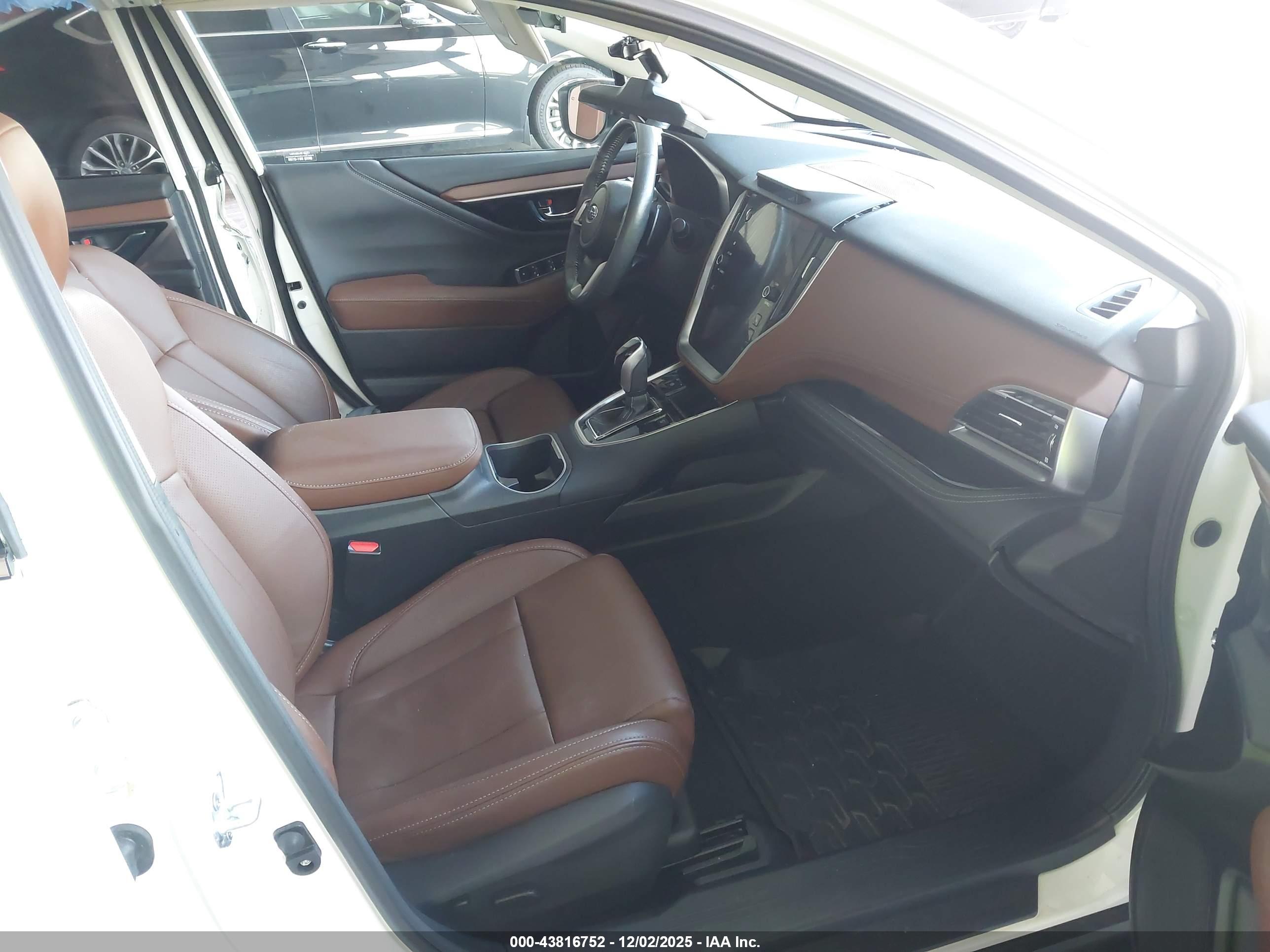 SUBARU OUTBACK image 5