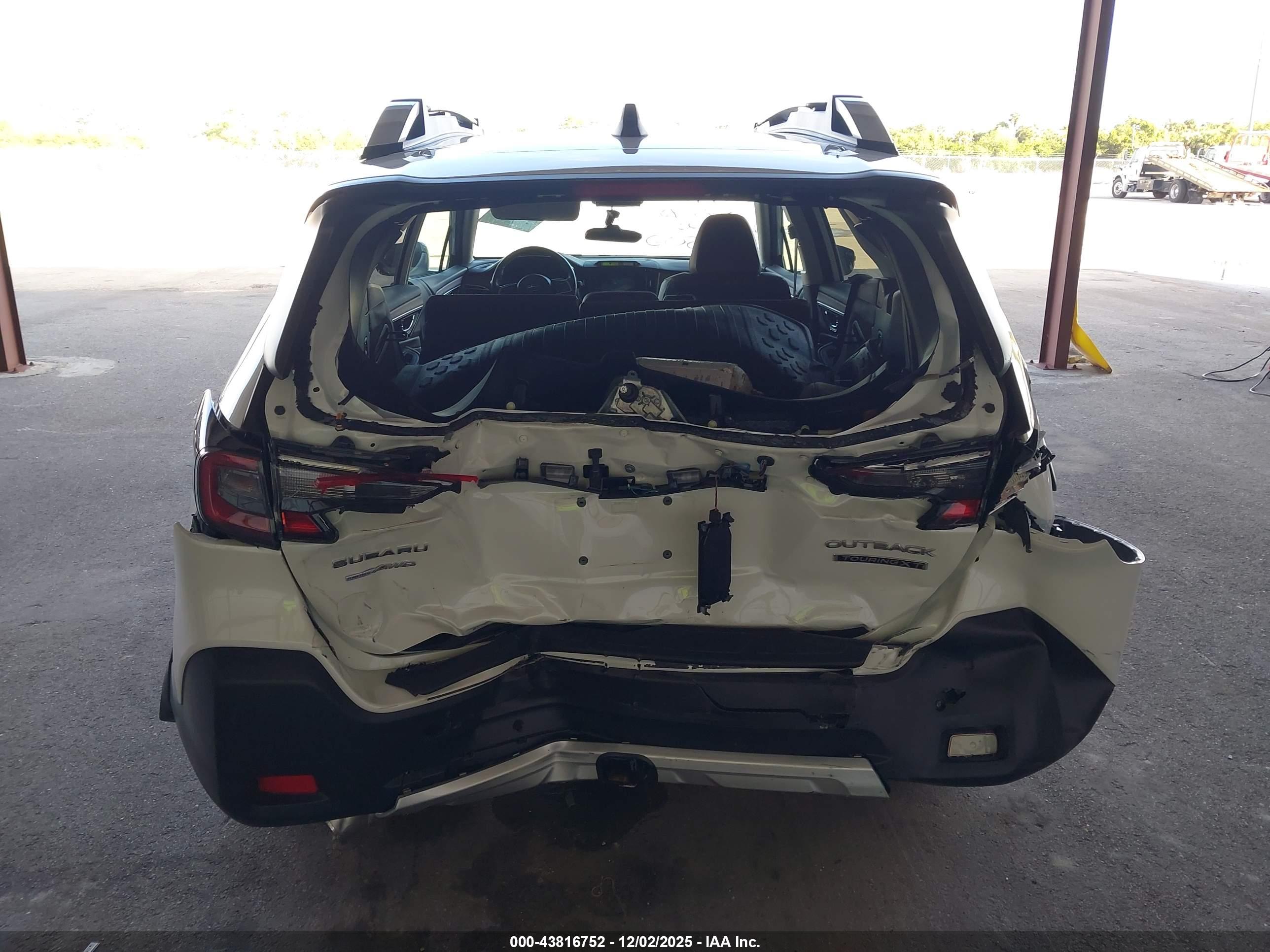 SUBARU OUTBACK image 6