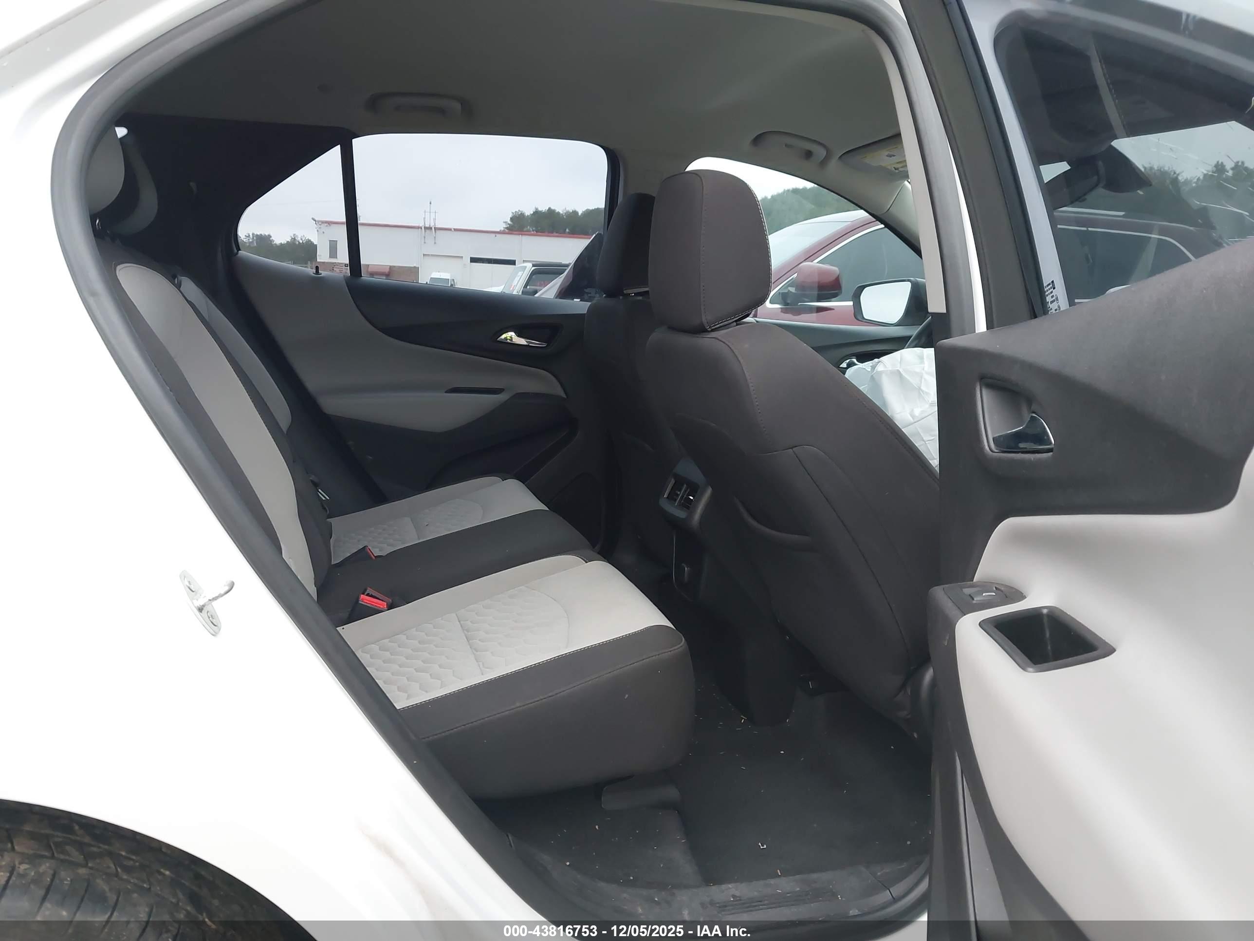CHEVROLET EQUINOX image 8