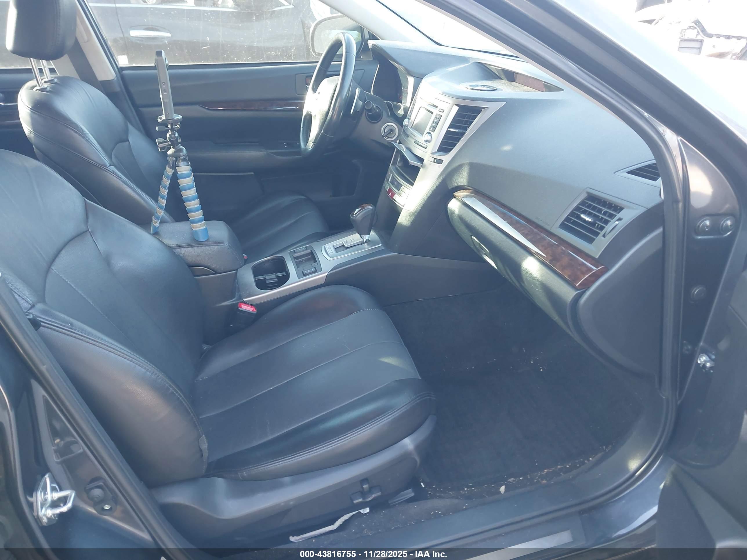 SUBARU LEGACY image 5