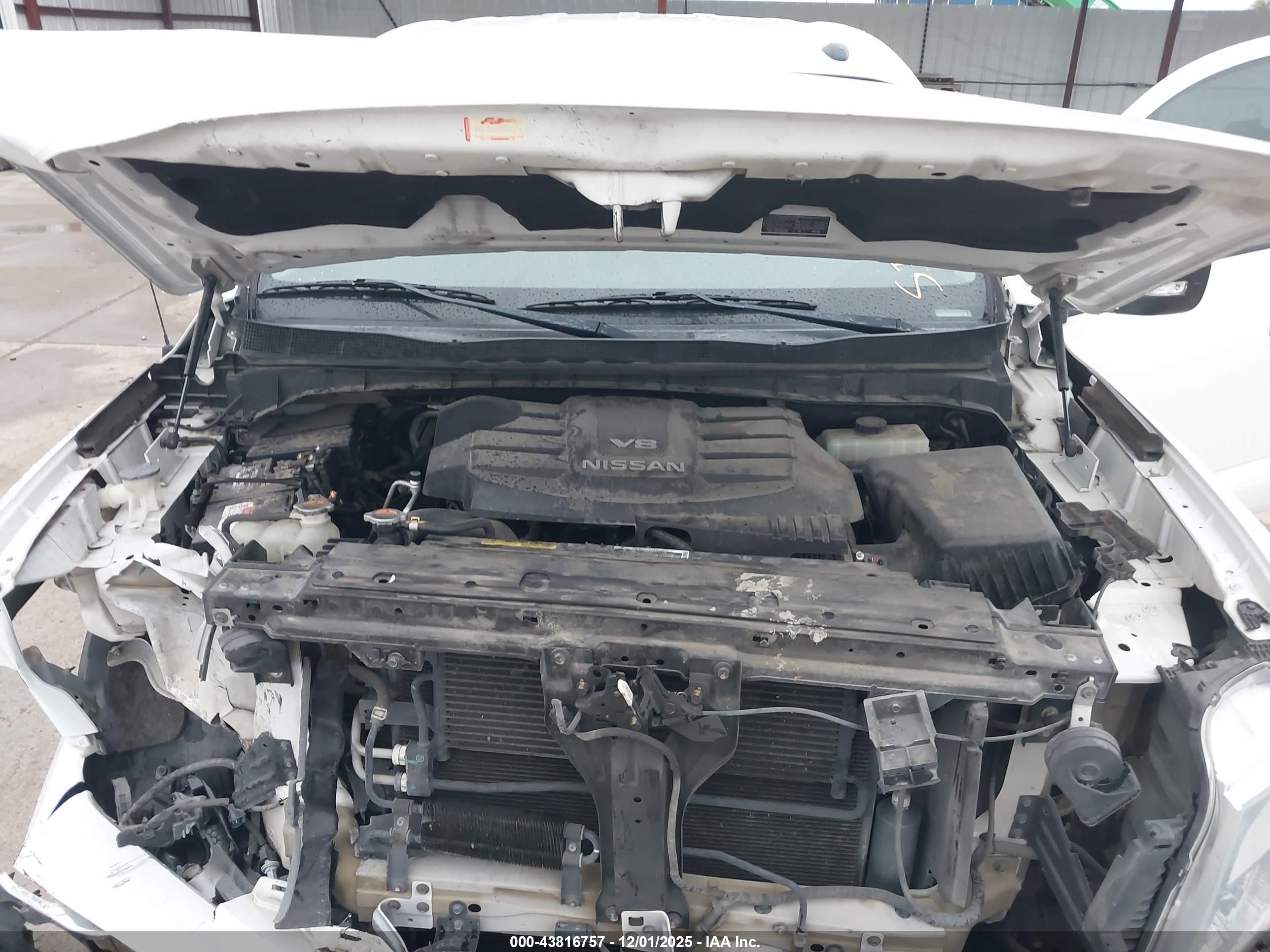 NISSAN TITAN image 10