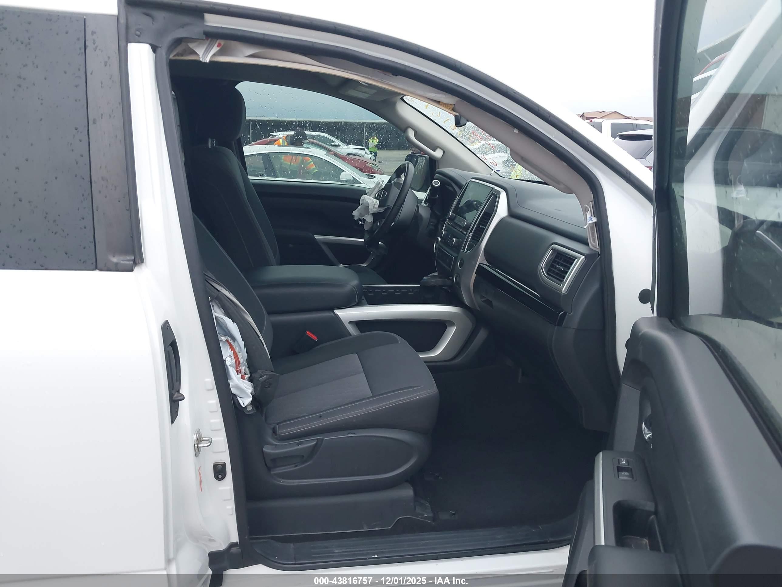 NISSAN TITAN image 5