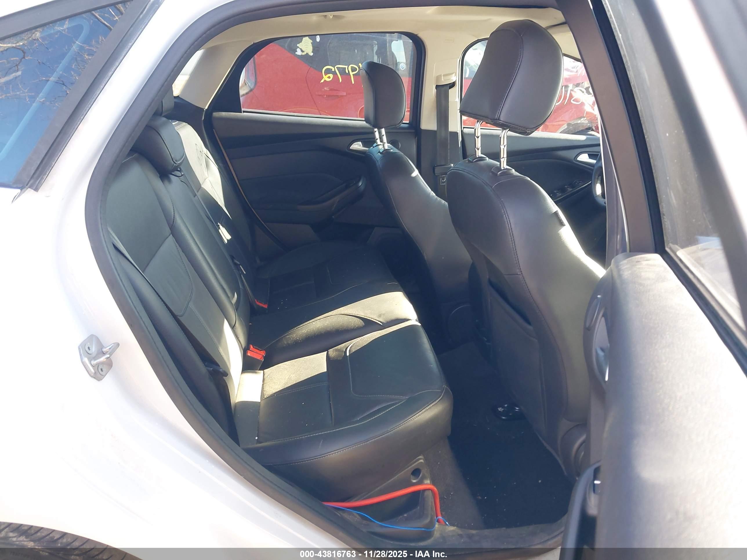 FORD FOCUS image 8