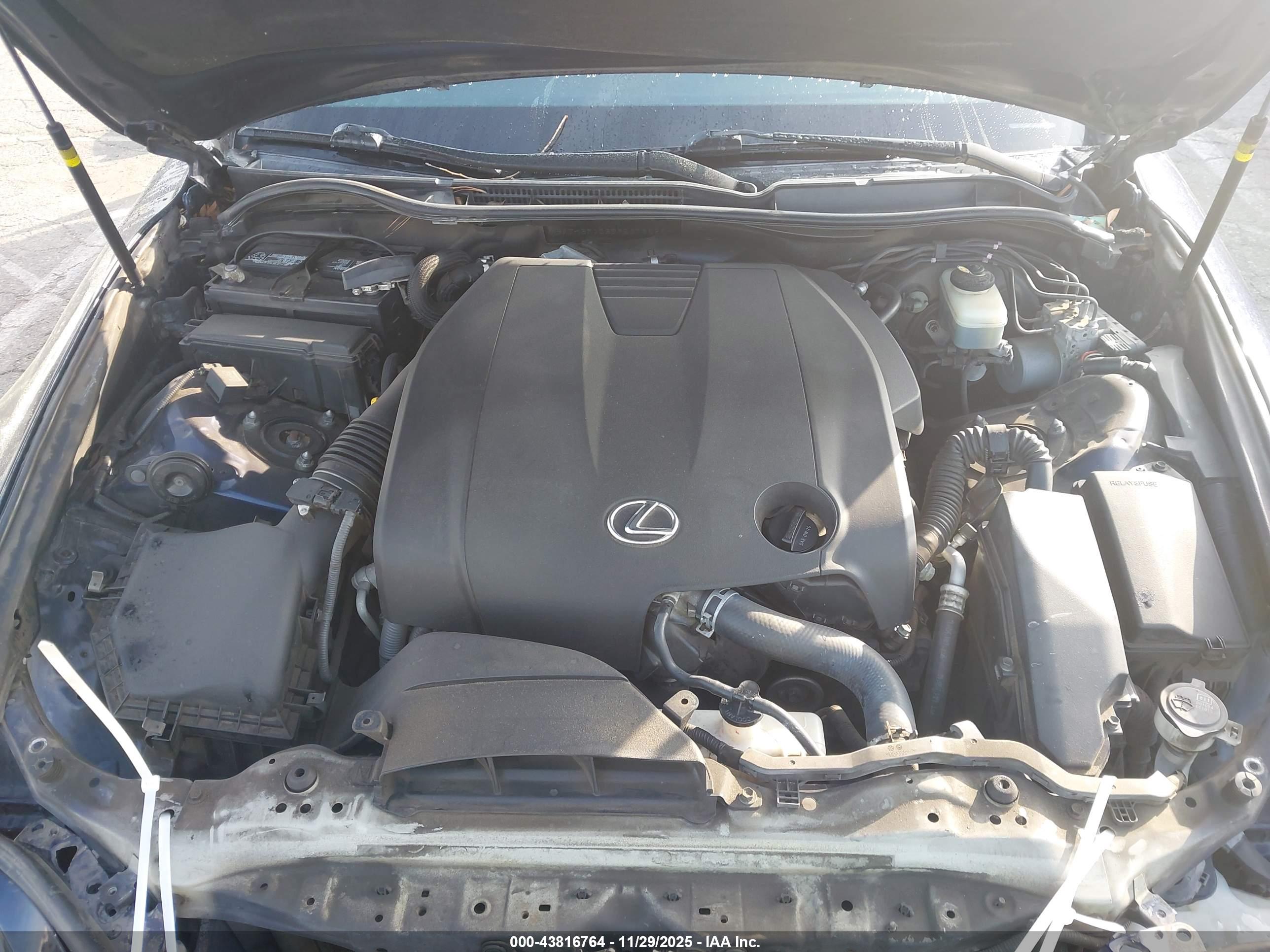 LEXUS IS image 10