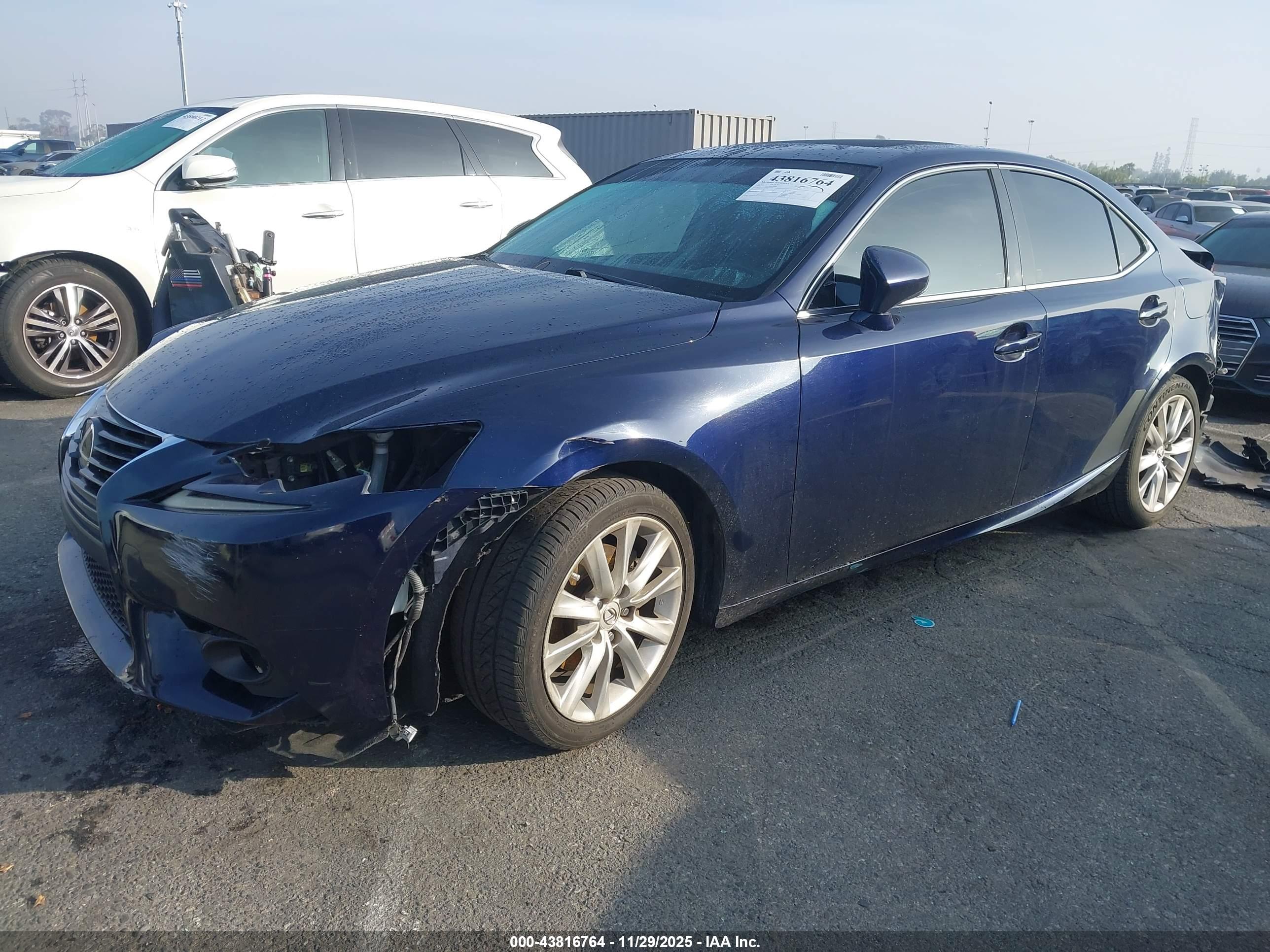 LEXUS IS image 2