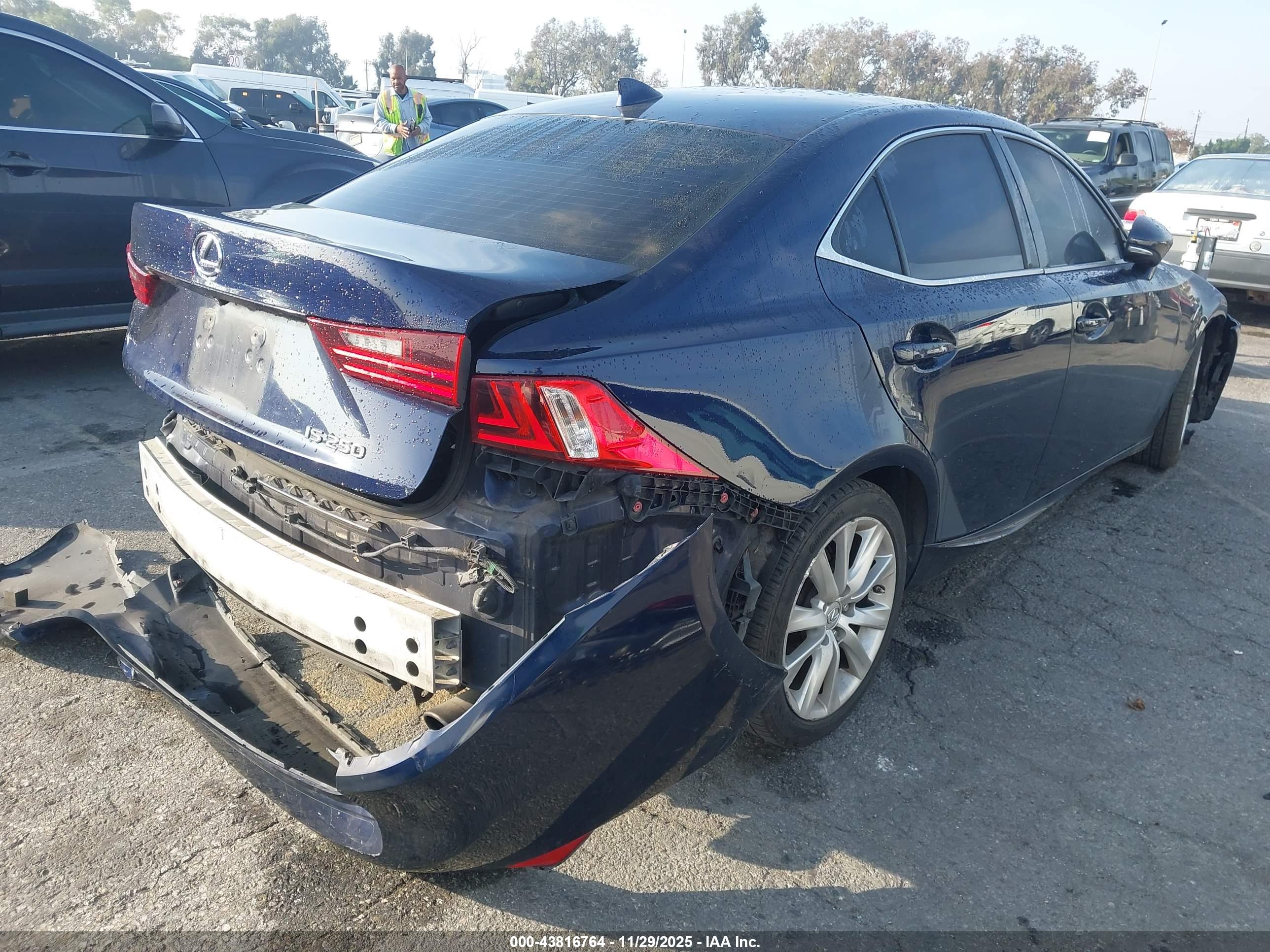 LEXUS IS image 4