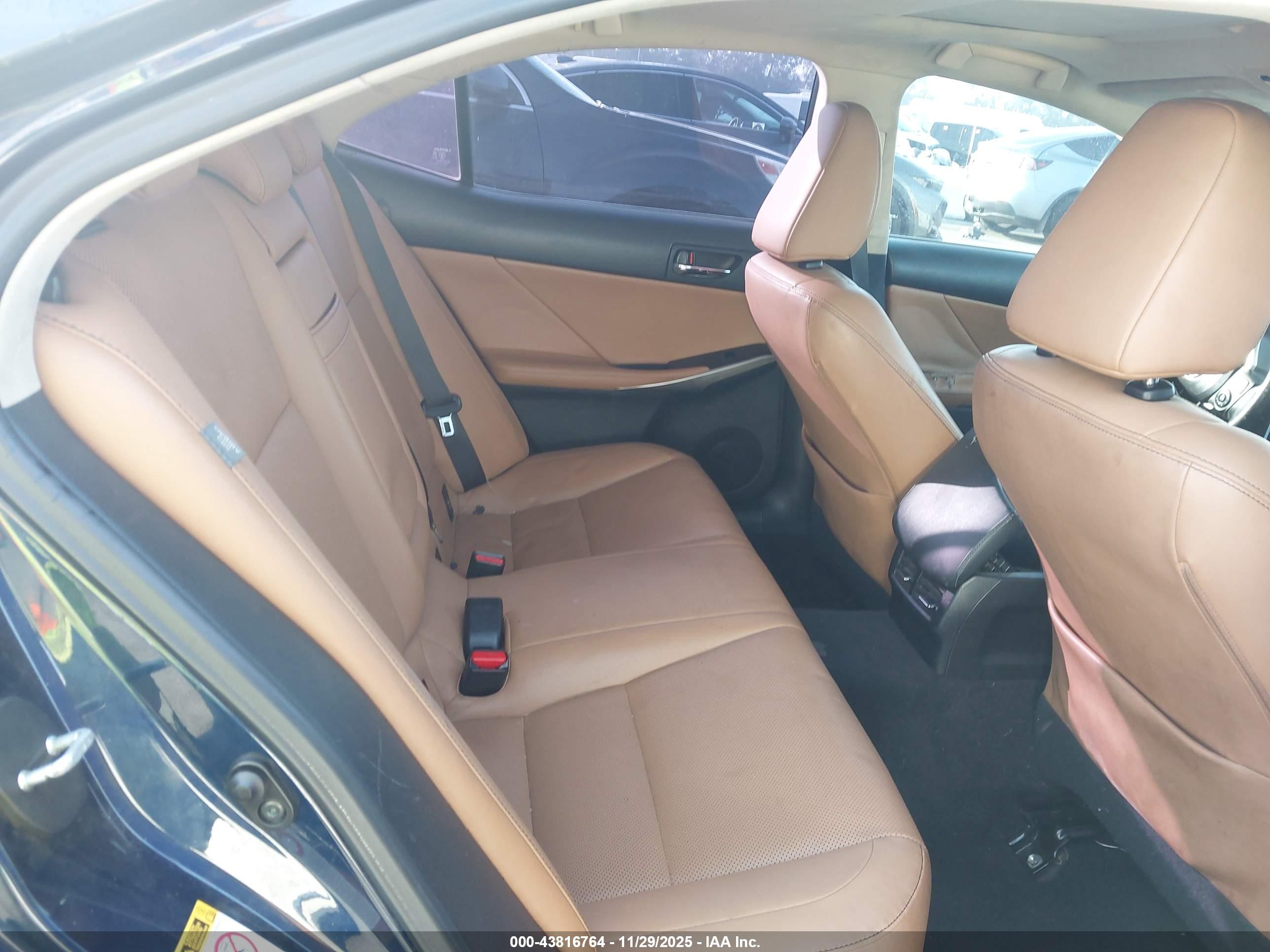 LEXUS IS image 8