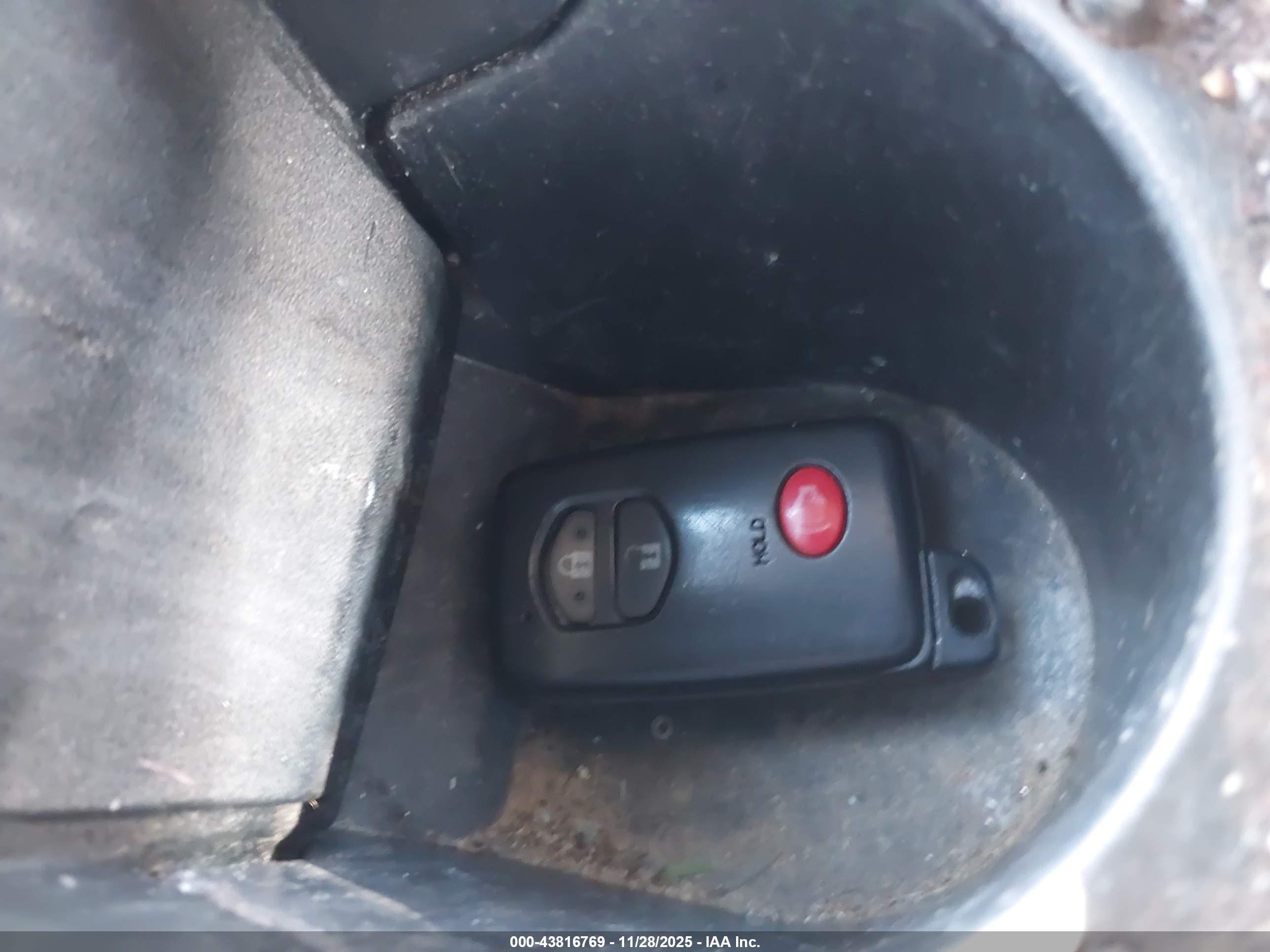 TOYOTA PRIUS image 11