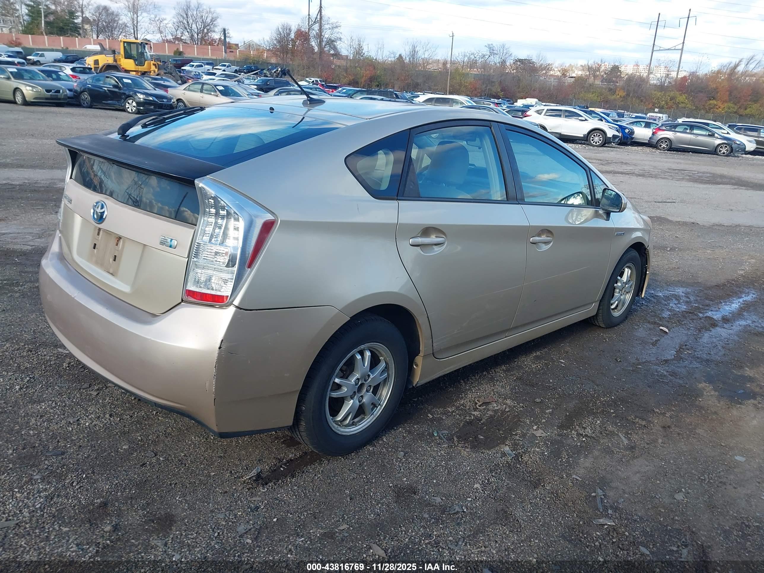 TOYOTA PRIUS image 4