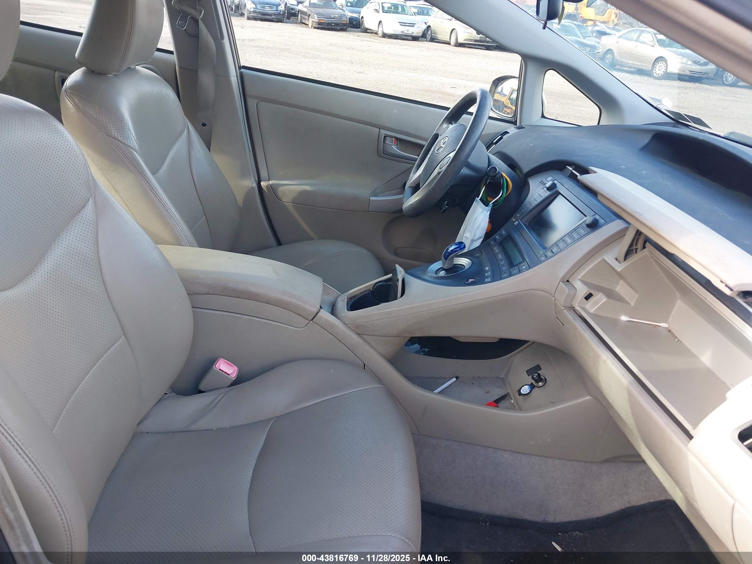 TOYOTA PRIUS image 5