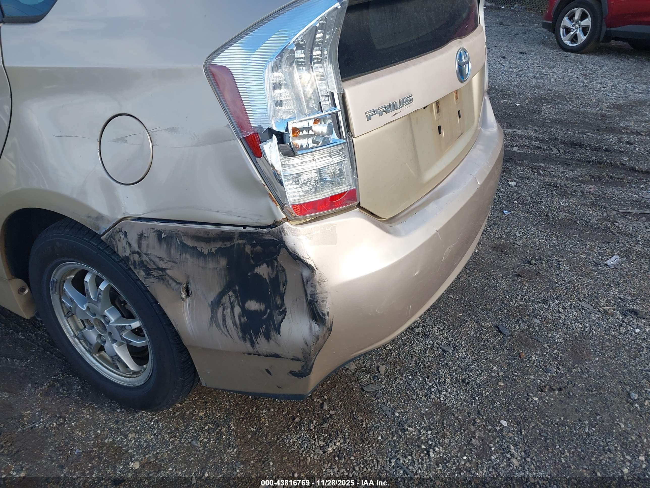 TOYOTA PRIUS image 6
