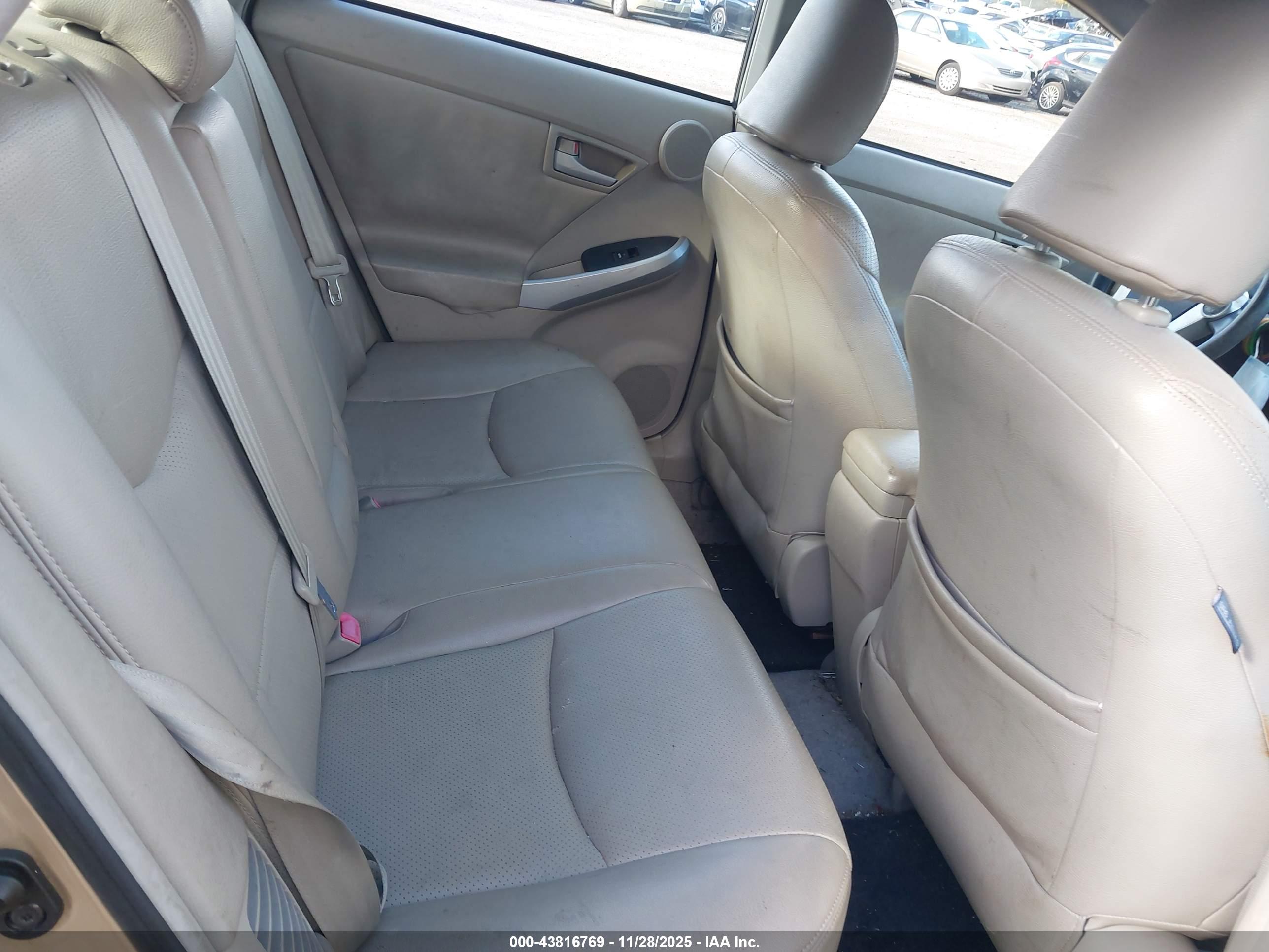 TOYOTA PRIUS image 8