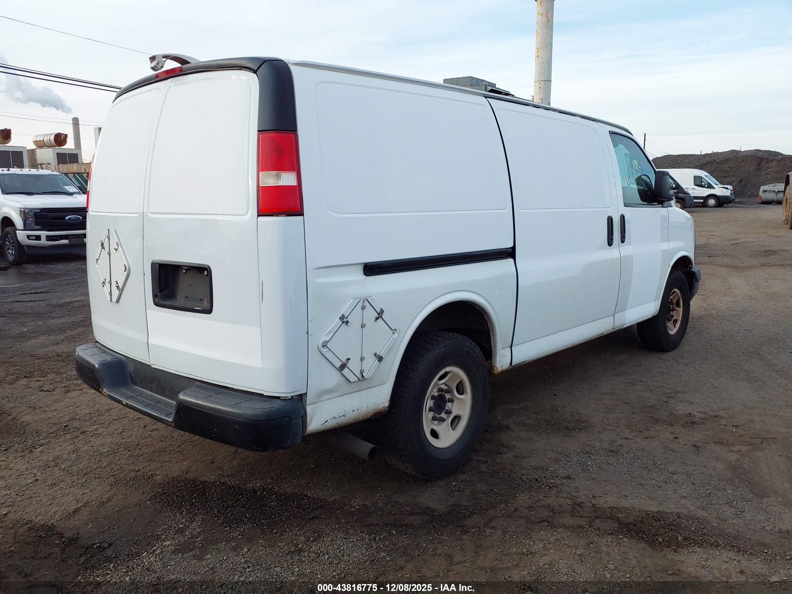 GMC SAVANA image 4
