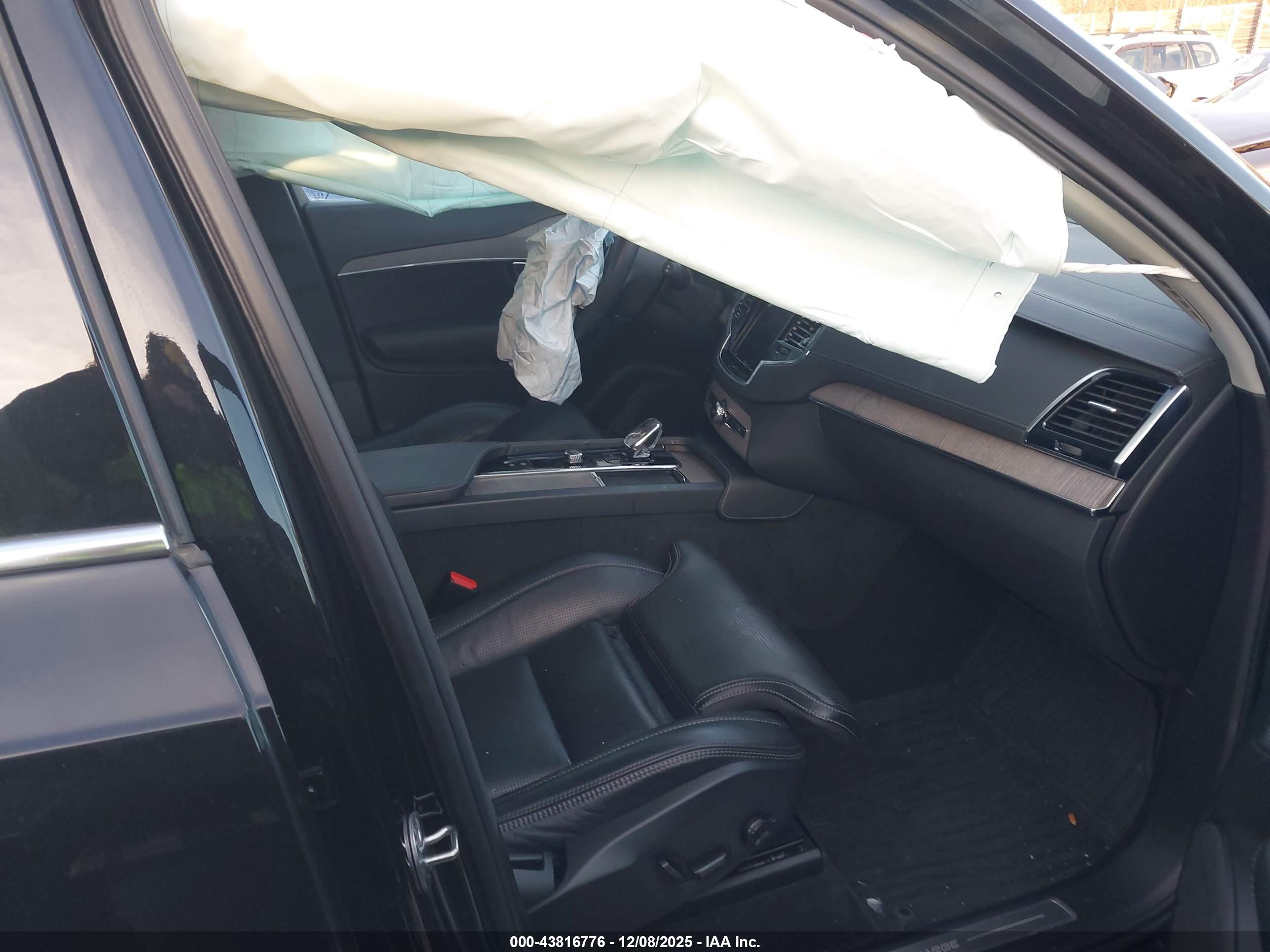 VOLVO XC90 image 5