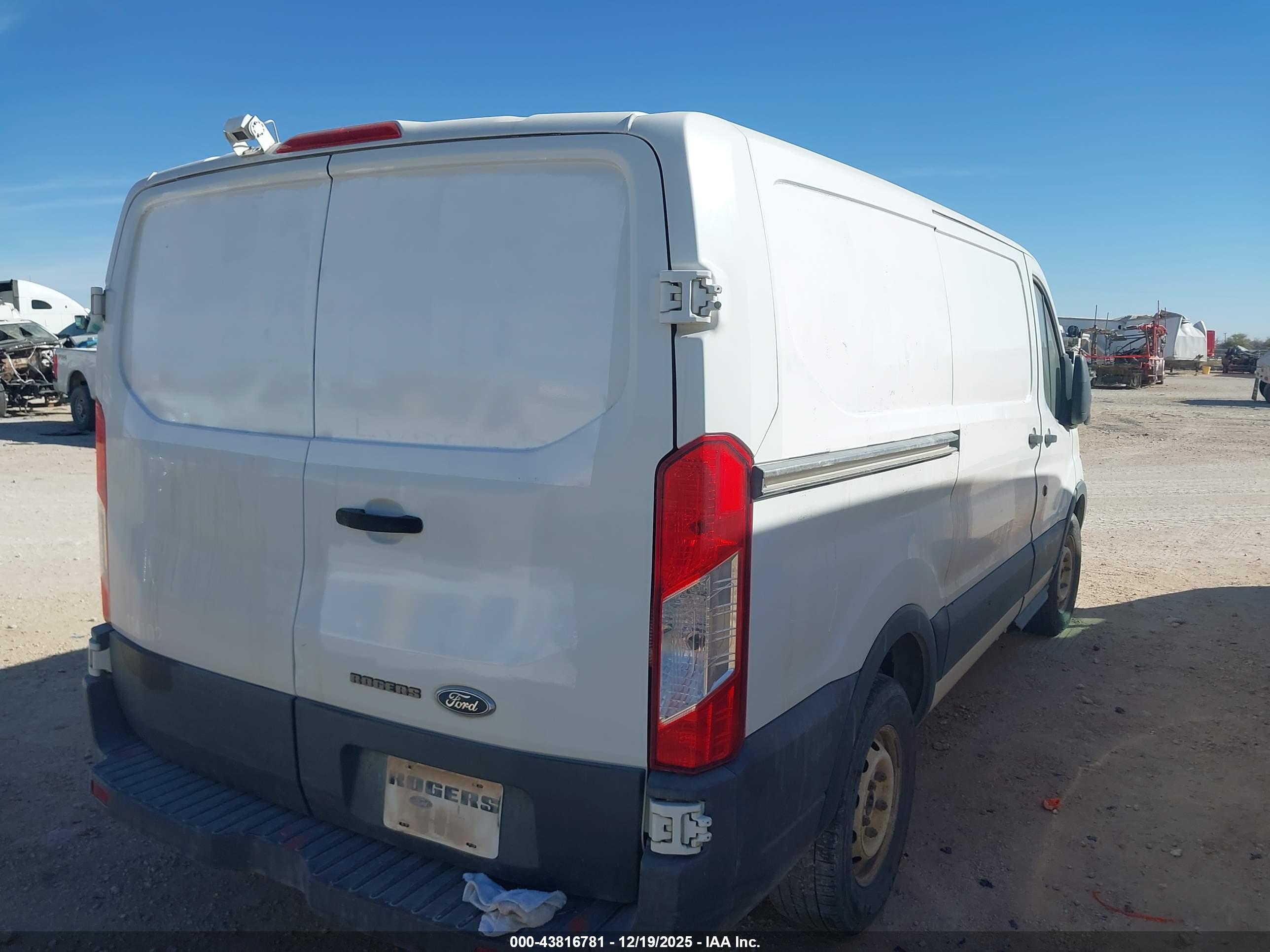 FORD TRANSIT-150 image 4