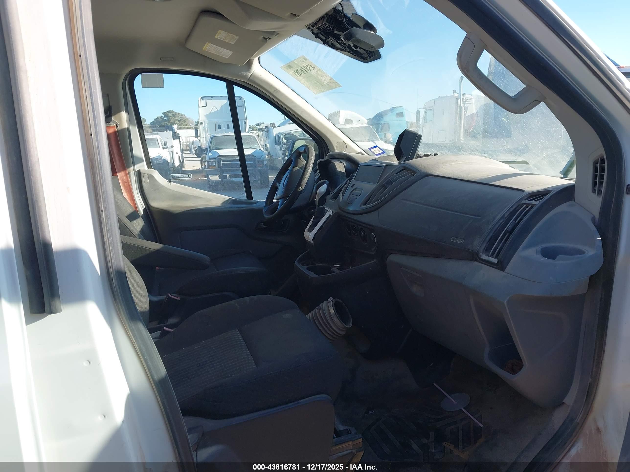 FORD TRANSIT-150 image 5