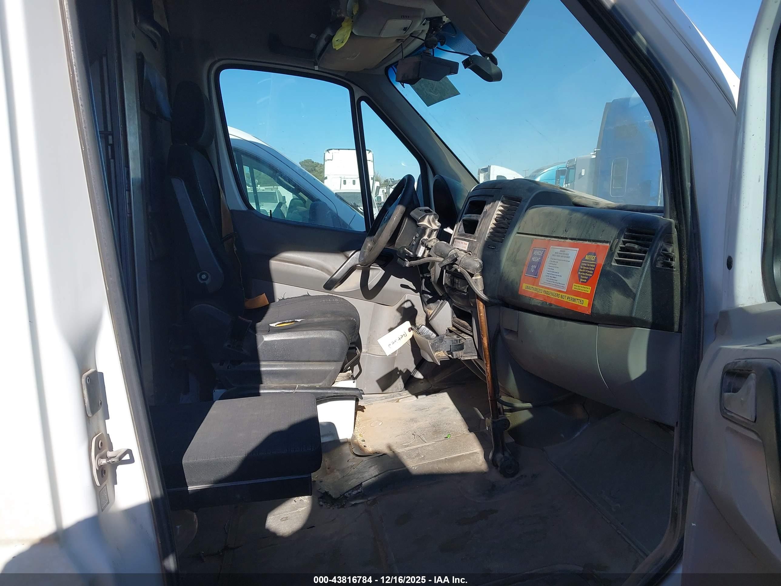 MERCEDES-BENZ SPRINTER image 5