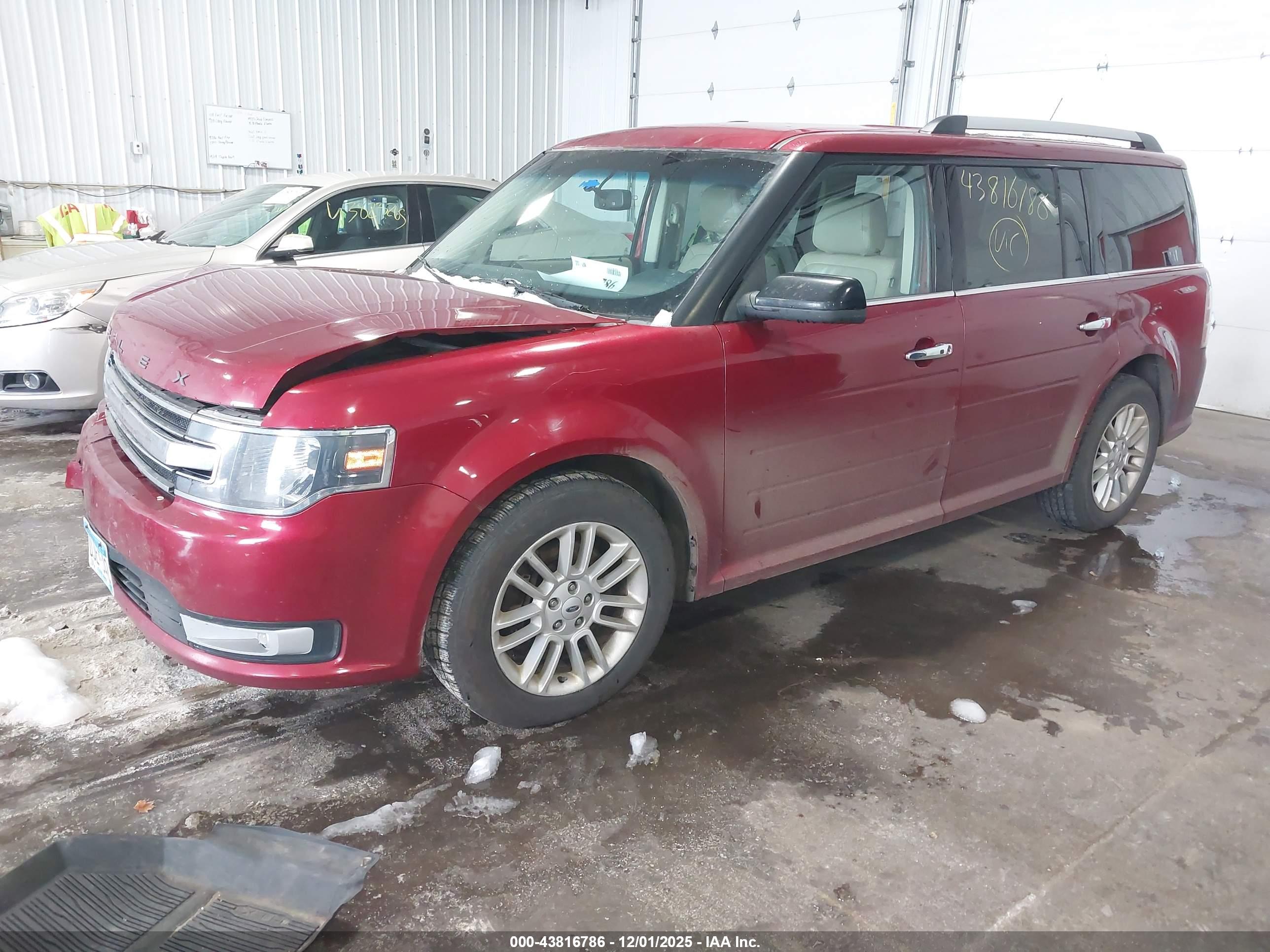 FORD FLEX image 2