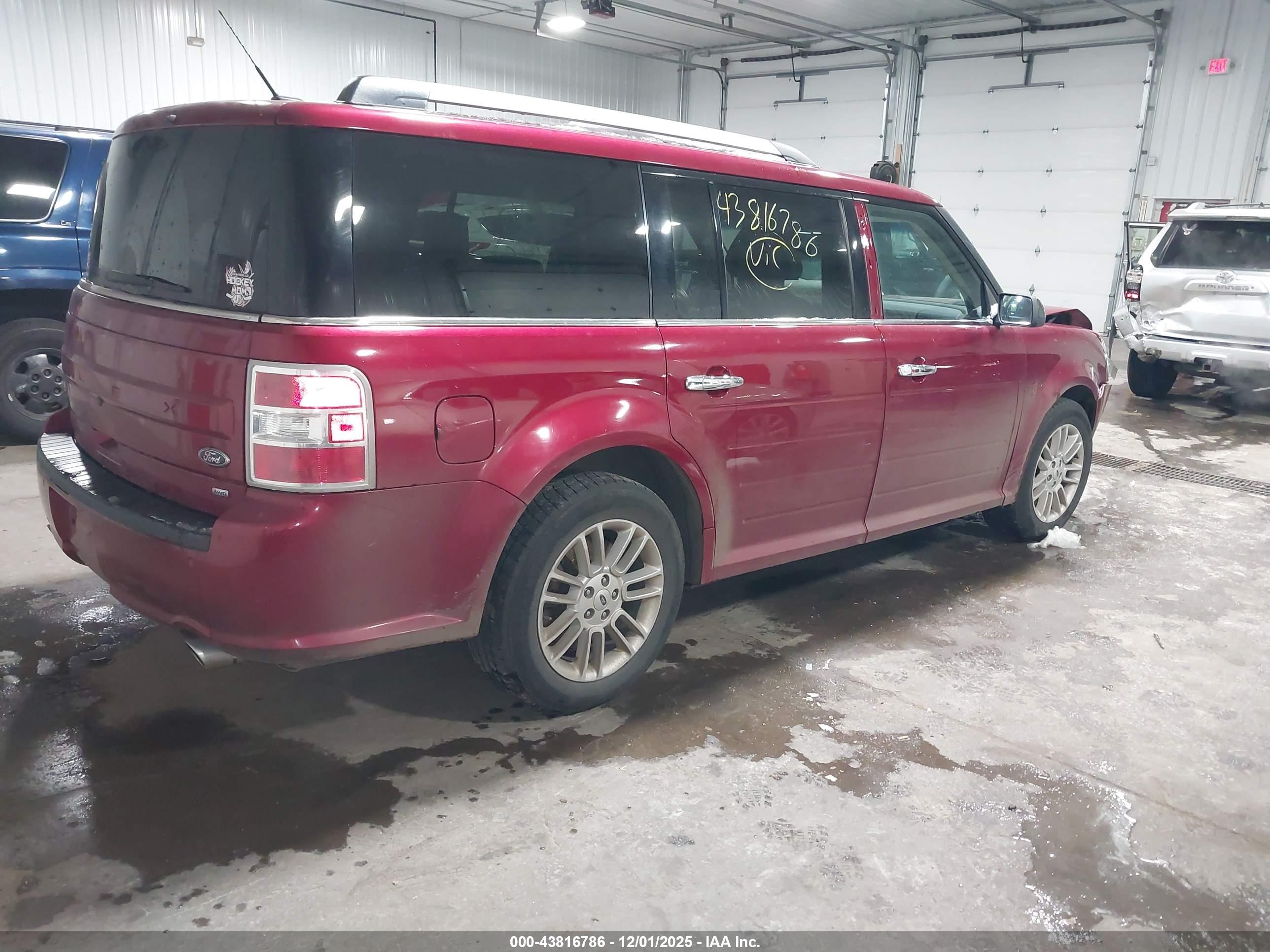 FORD FLEX image 4