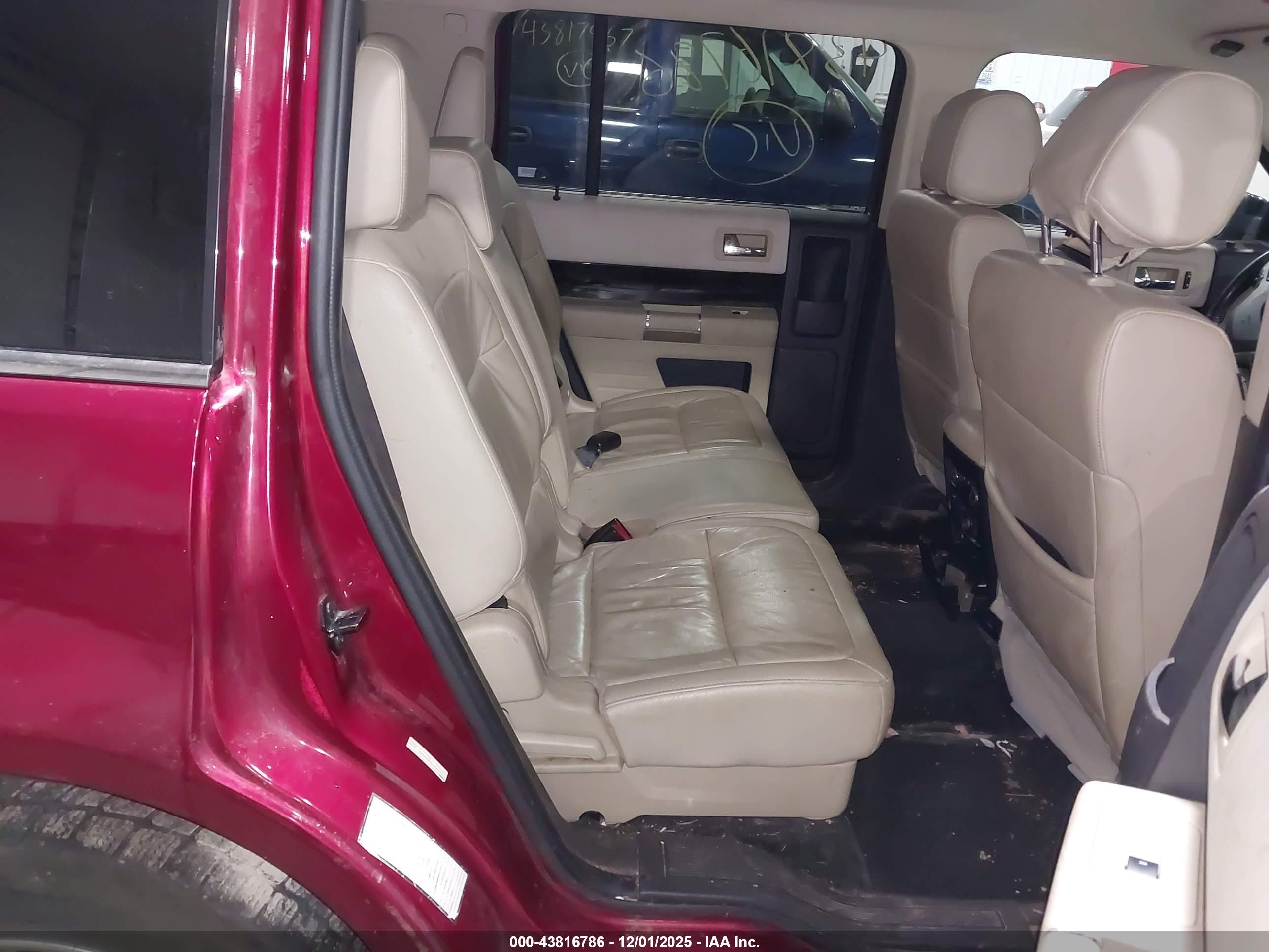 FORD FLEX image 8