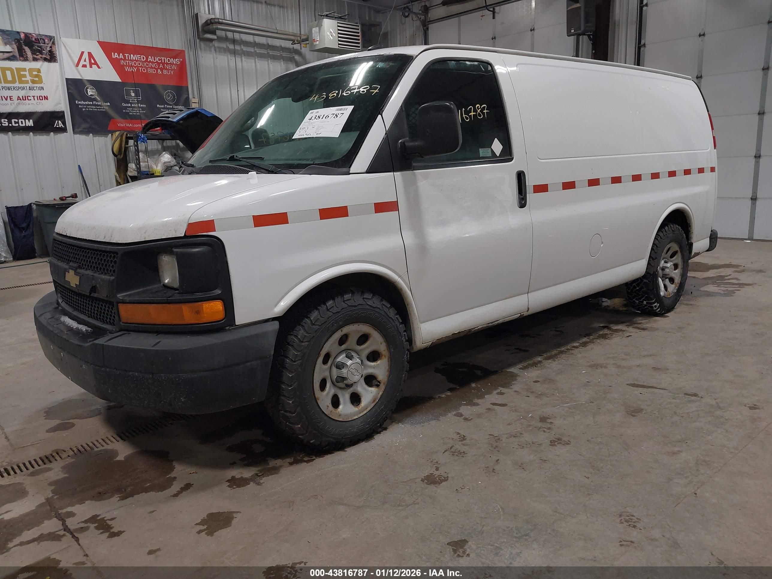 CHEVROLET EXPRESS image 2