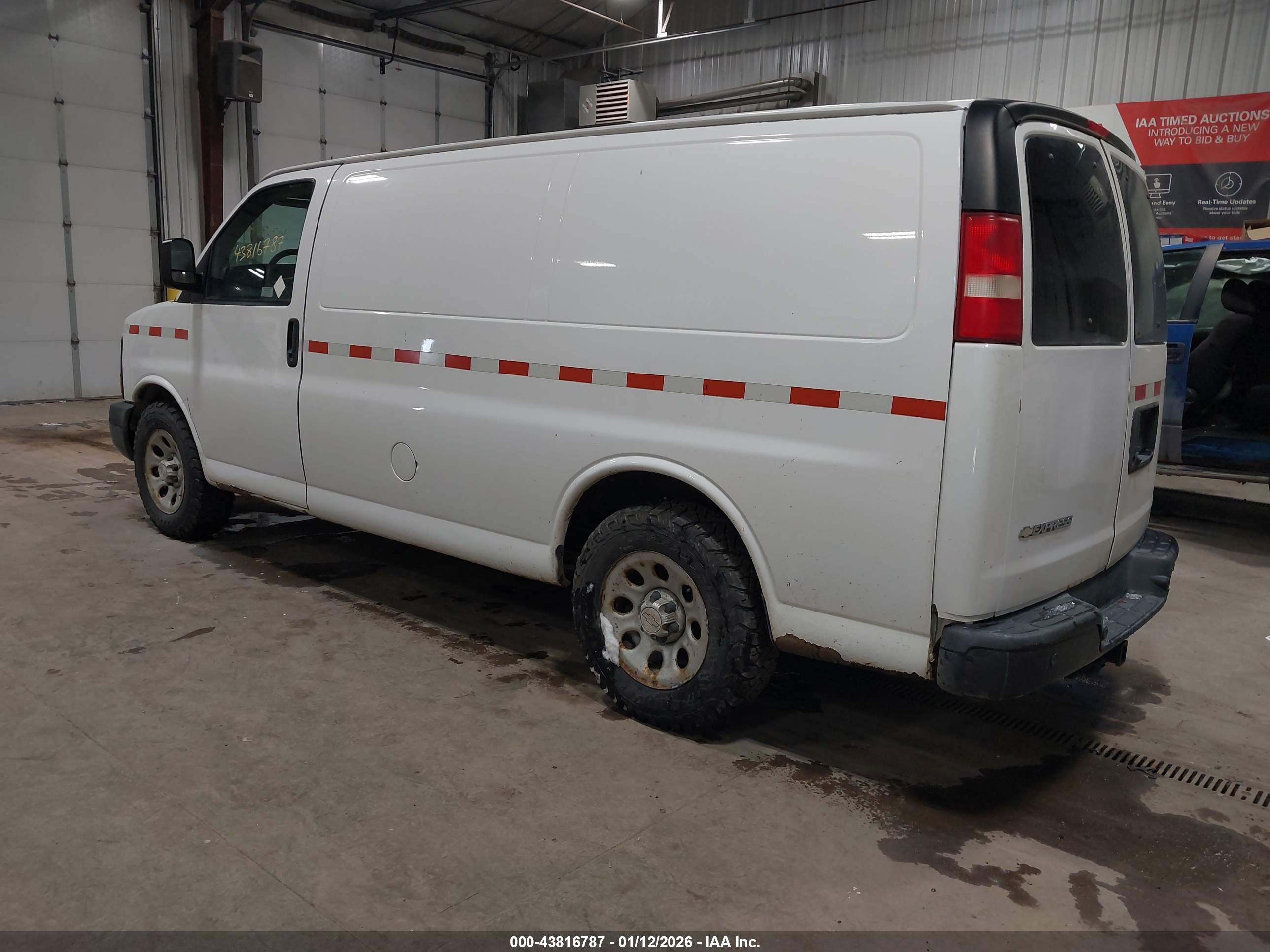 CHEVROLET EXPRESS image 3